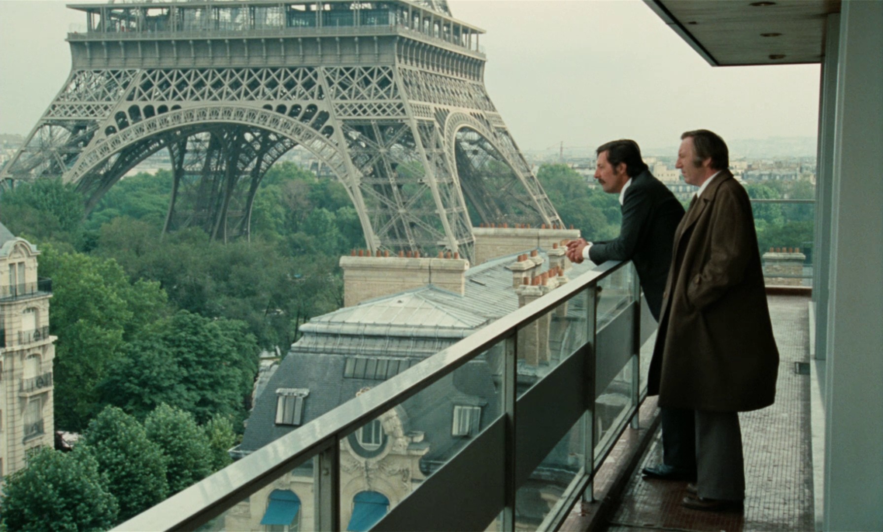 The Tall Blond Man with One Black Shoe (1972) —  shot,  lighting