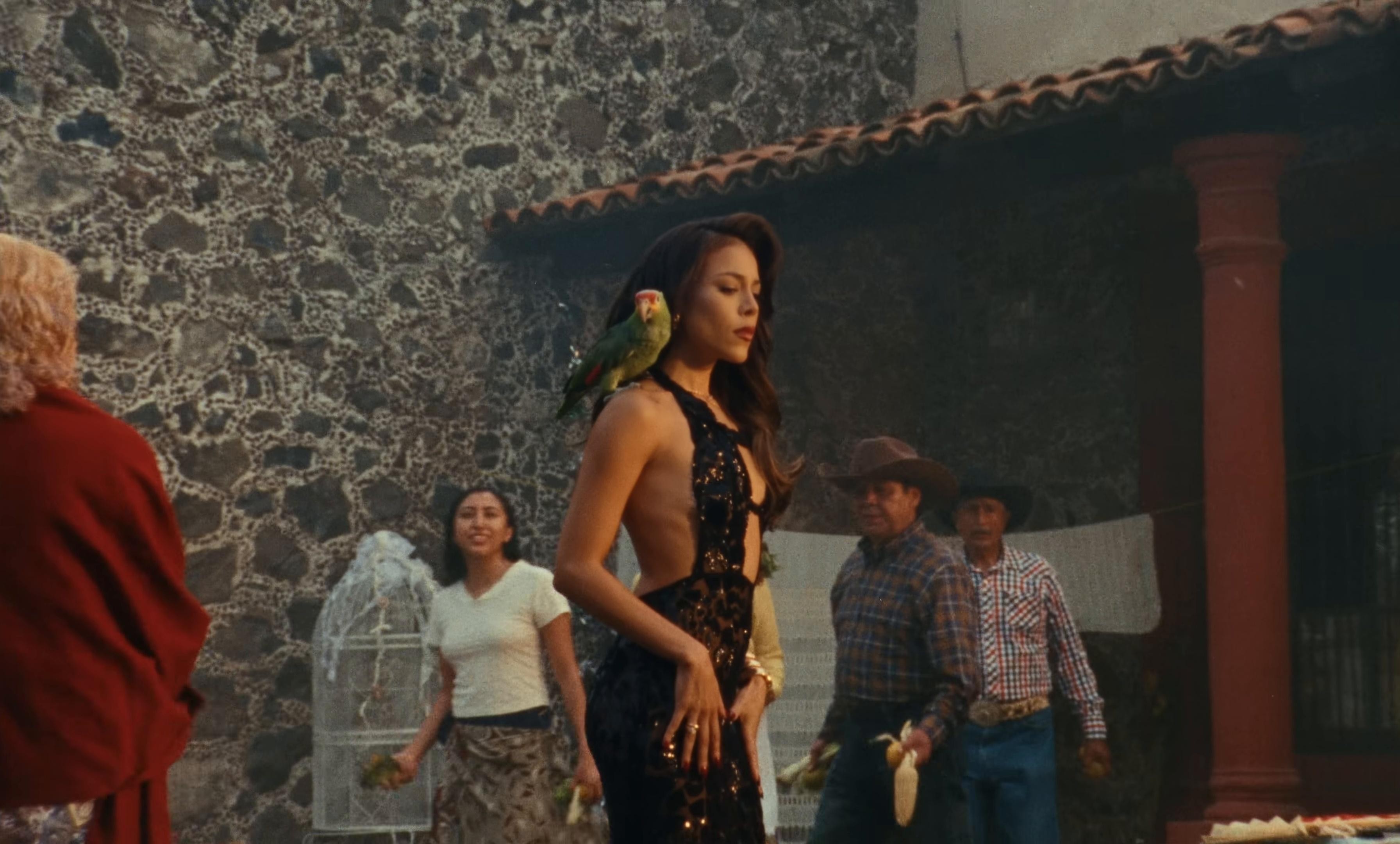 KHE CALOR (2025) —  shot,  lighting