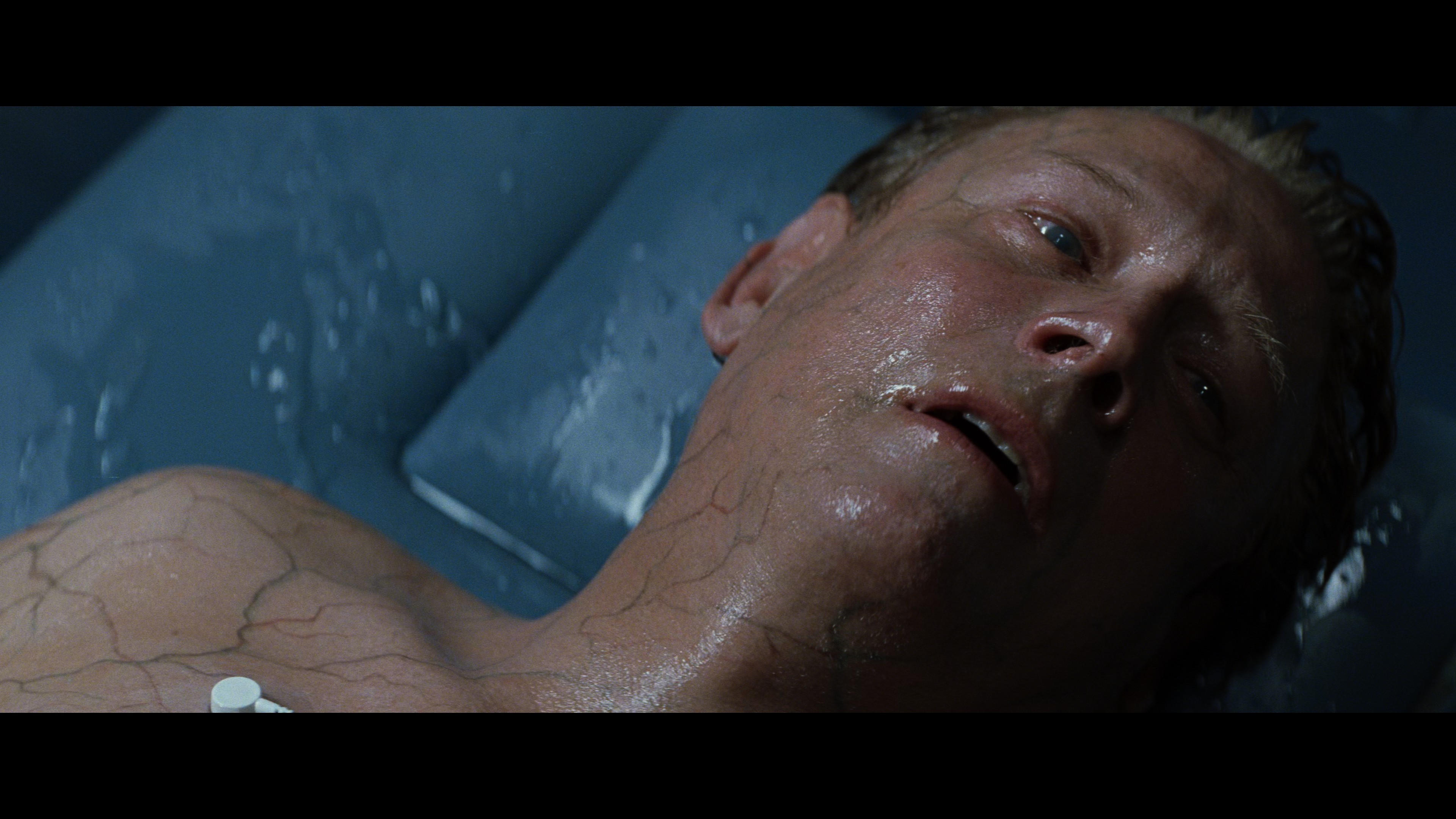 X-Men (2000) —  shot,  lighting