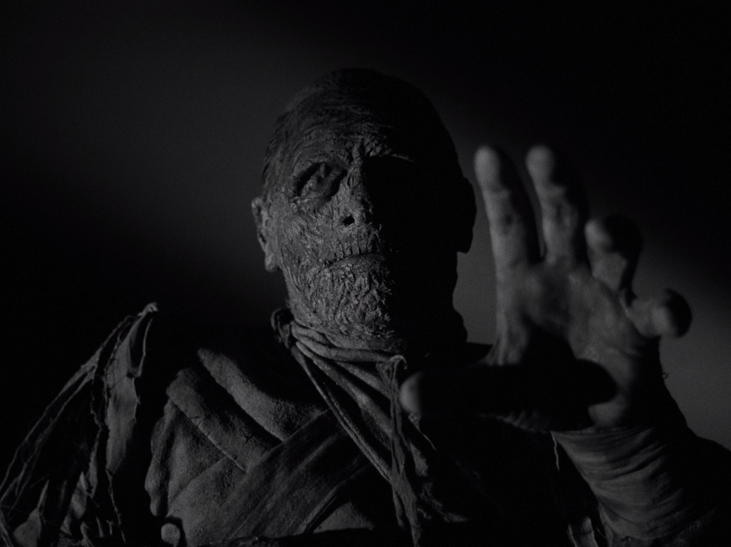The Mummy's Tomb (1942) —  shot,  lighting