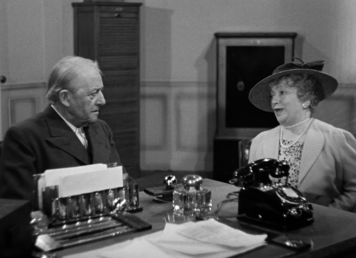 Ils étaient neuf célibataires (1939) —  shot,  lighting