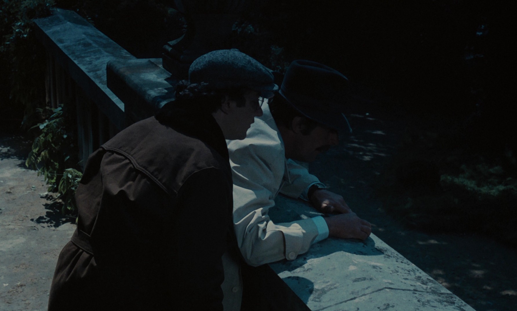 Les vécés étaient fermés de l'intérieur (1976) —  shot,  lighting