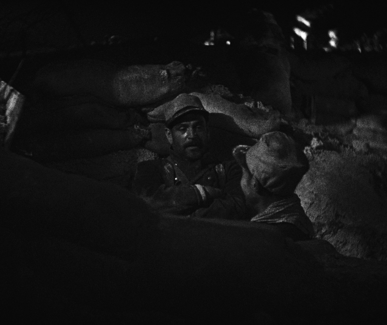 Wooden Crosses (1932) —  shot,  lighting