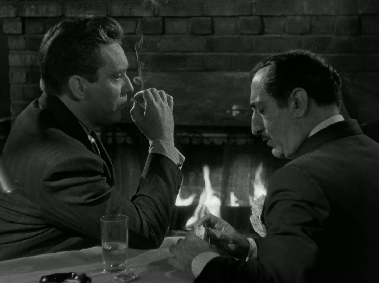 711 Ocean Drive (1950) —  shot,  lighting