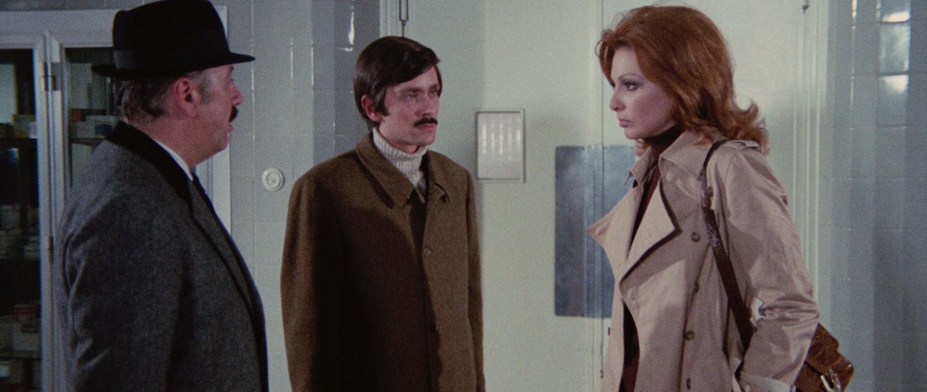 Death Walks on High Heels (1971) —  shot,  lighting