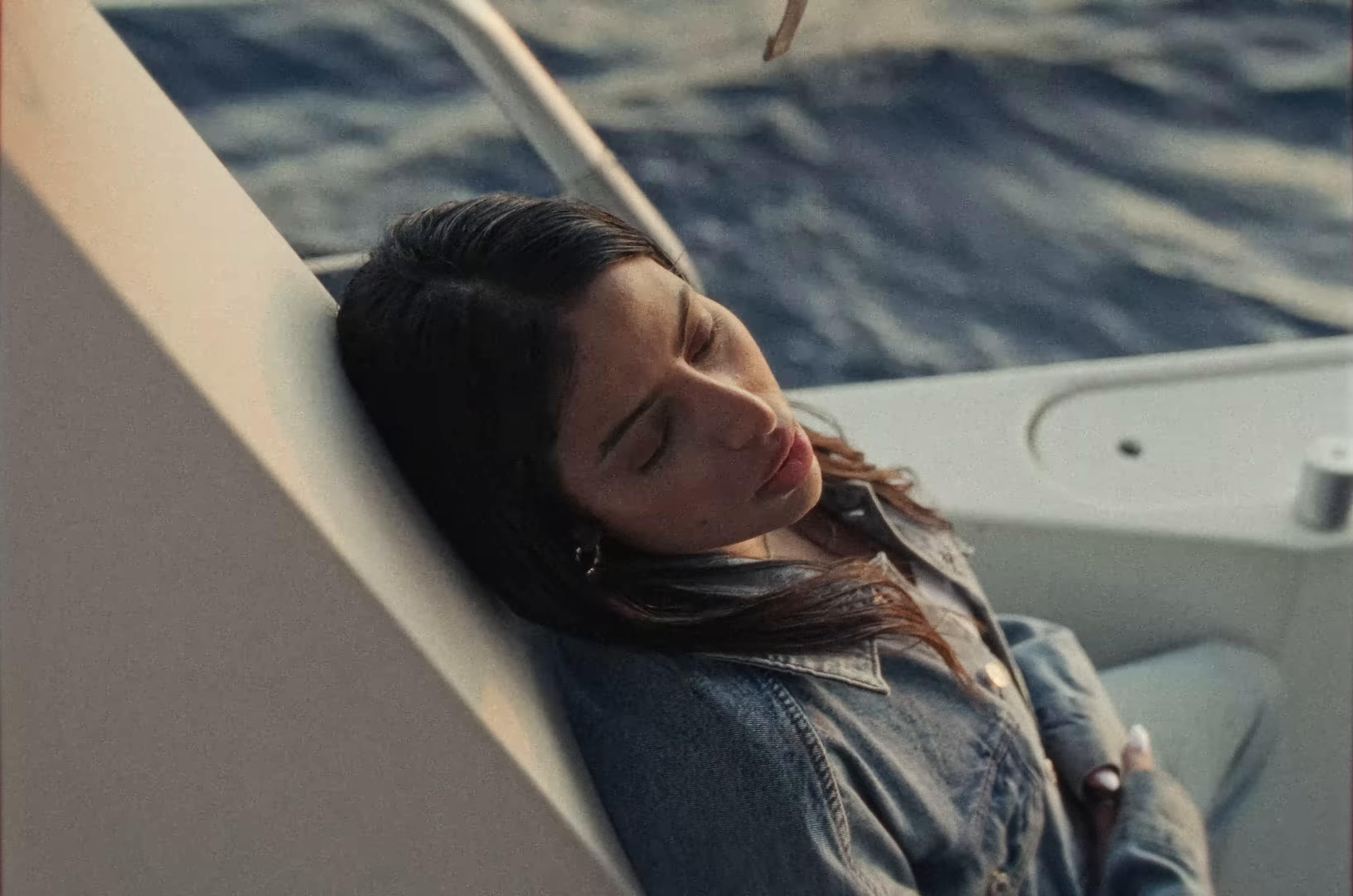 Aux Deux Fêlés (2025) —  shot,  lighting