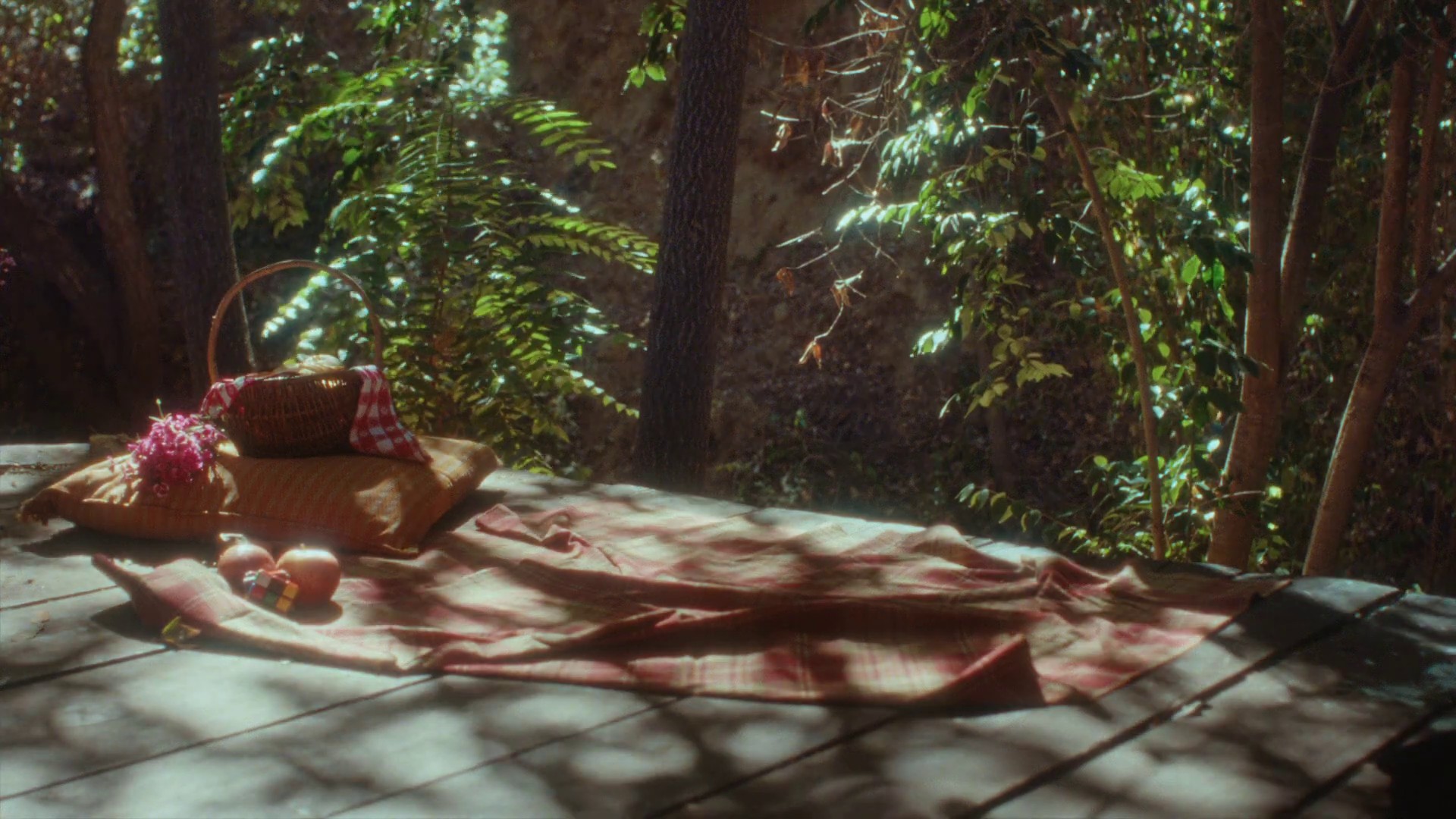 Itch (2022) —  shot,  lighting