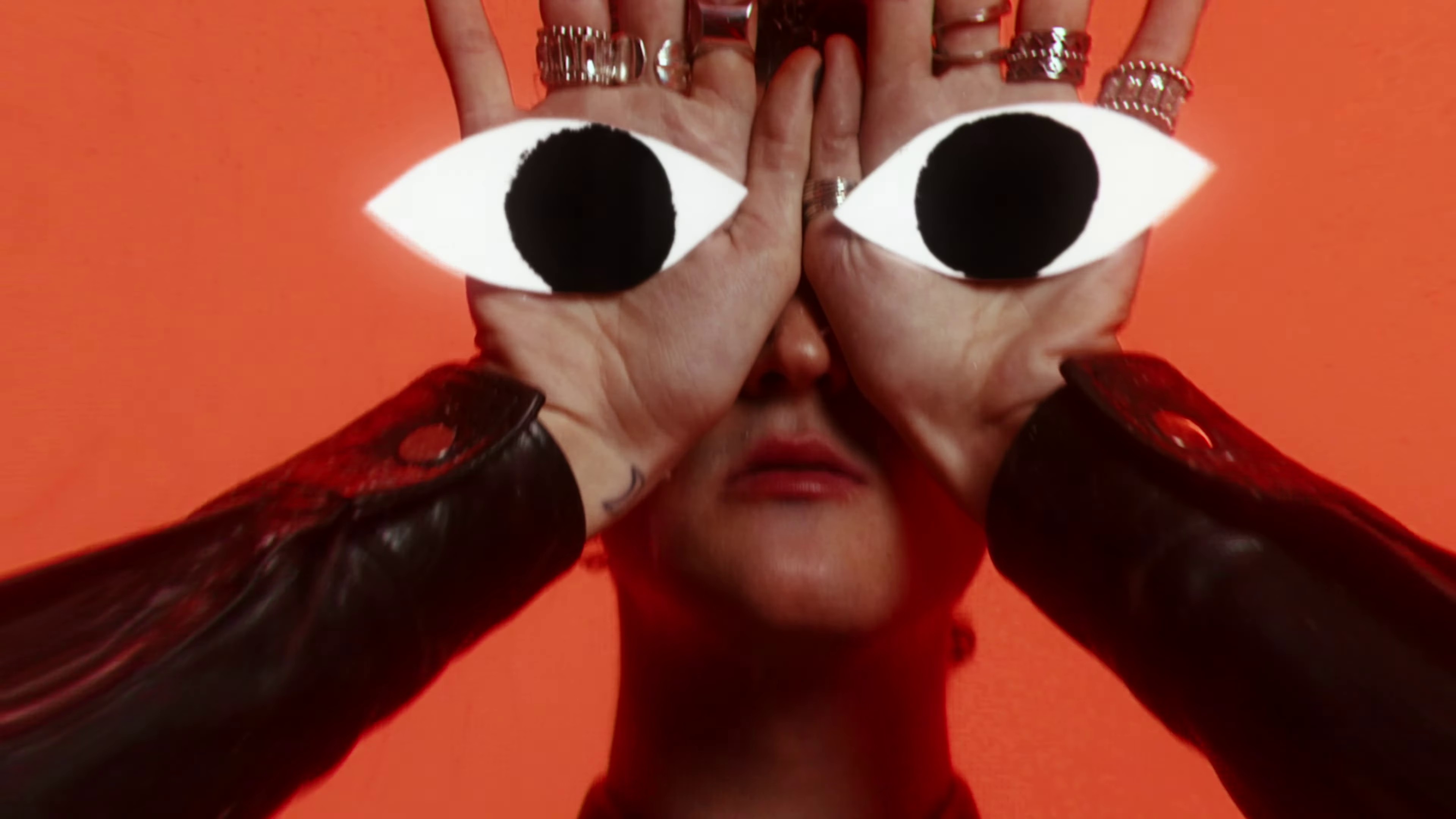 Mira Me  (2022) —  shot,  lighting