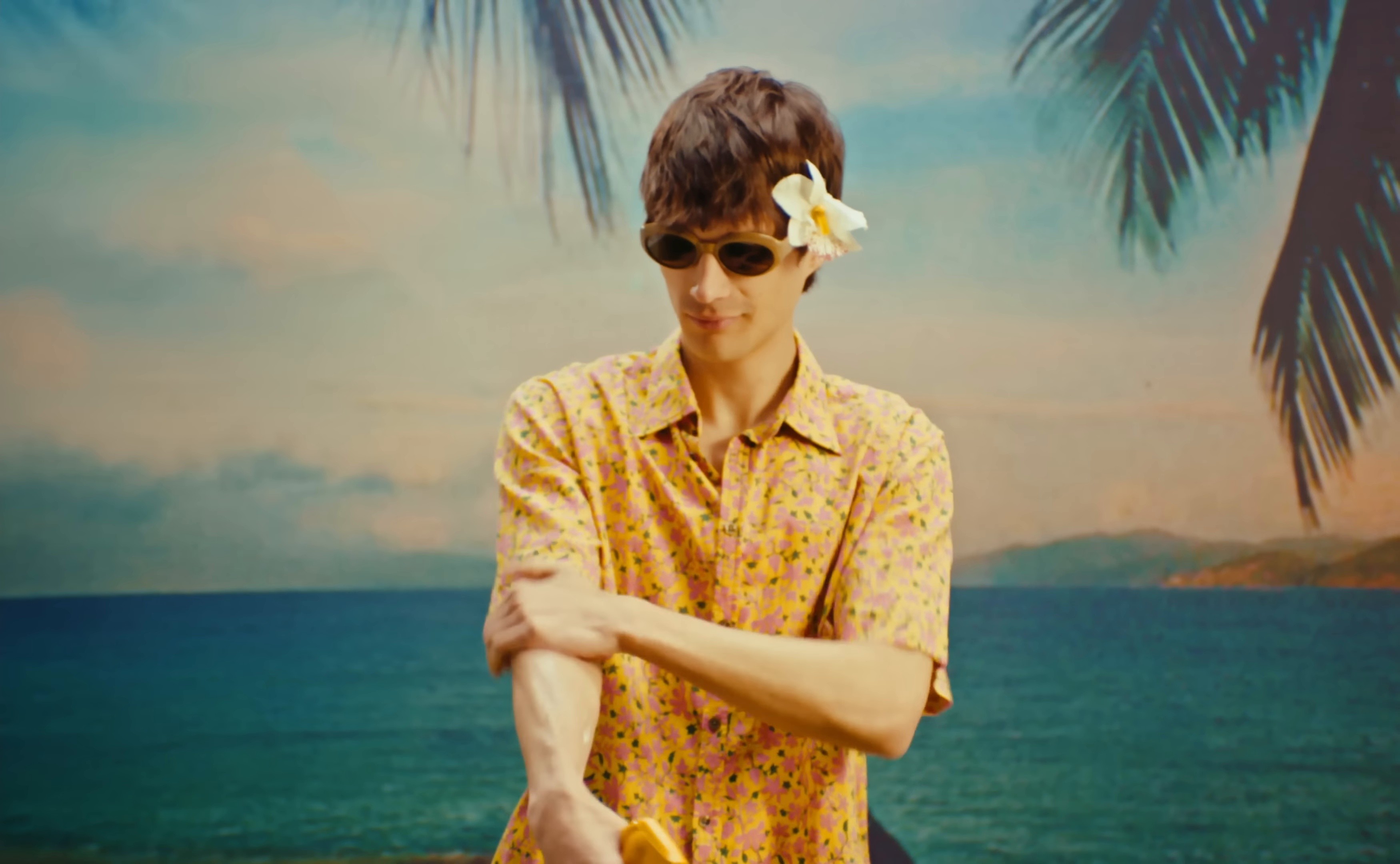 en mi balcon (2025) —  shot,  lighting