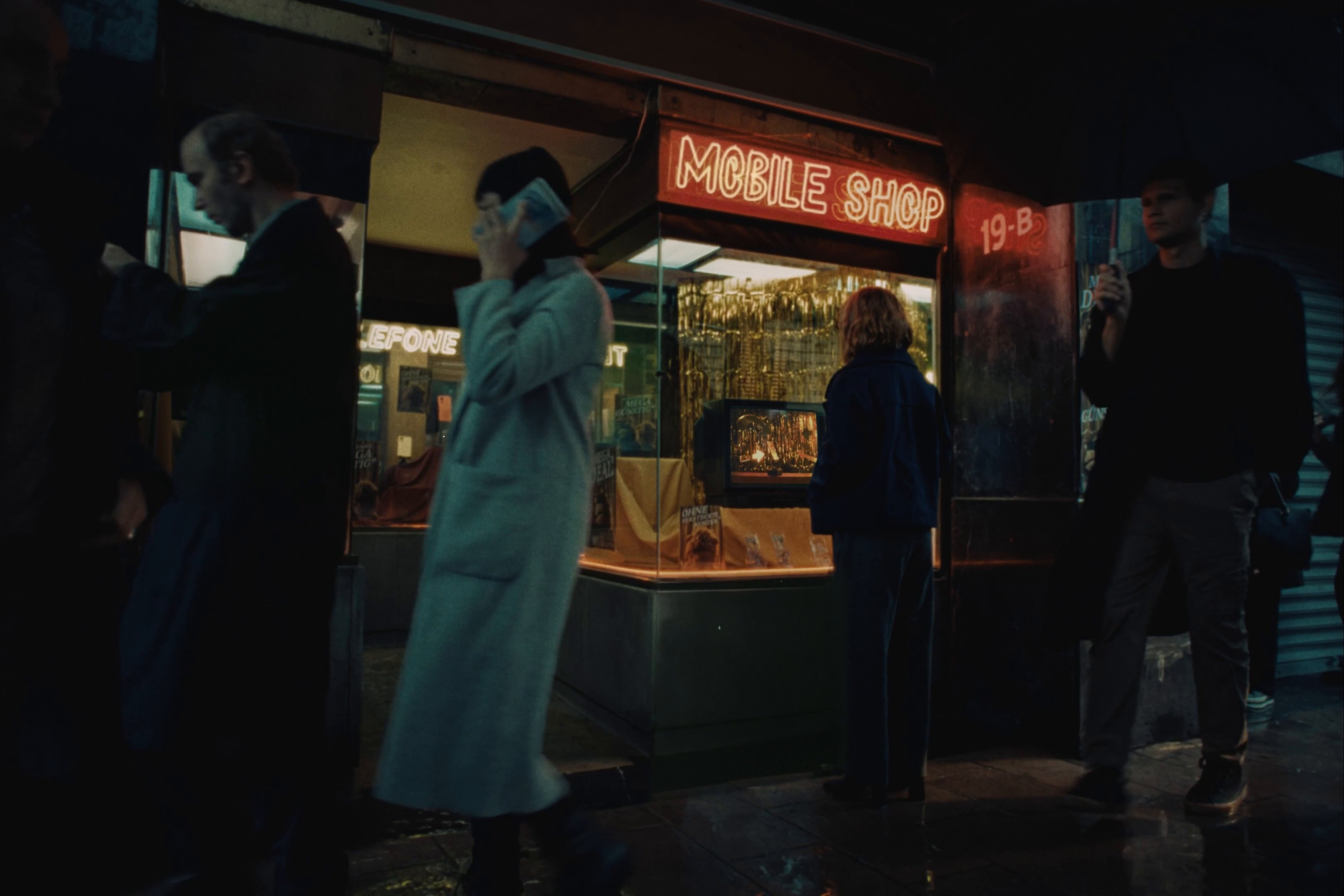 o2 - Moneyphone (2025) —  shot,  lighting