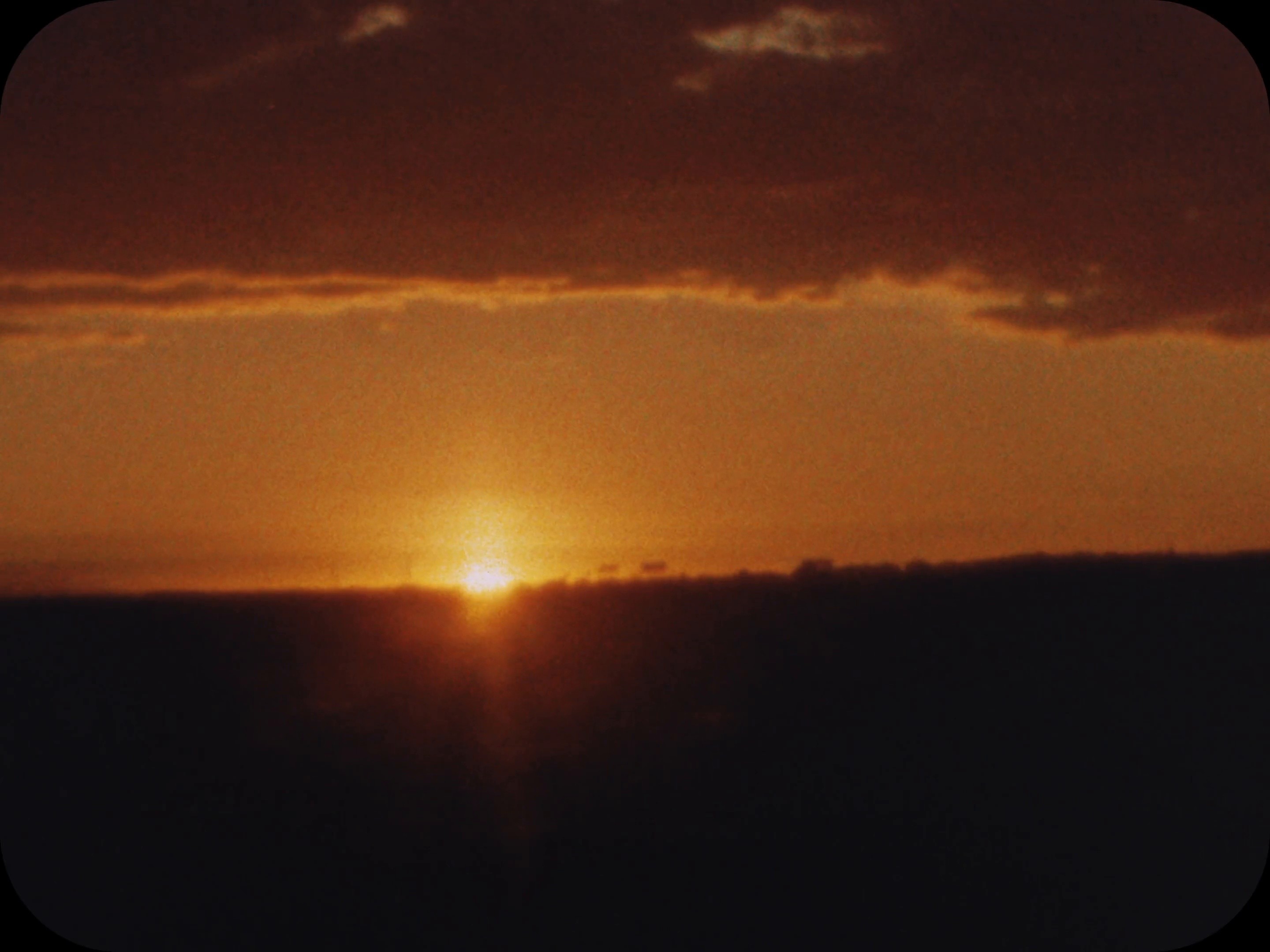 Trianguló de amor bizarro (2025) —  shot,  lighting