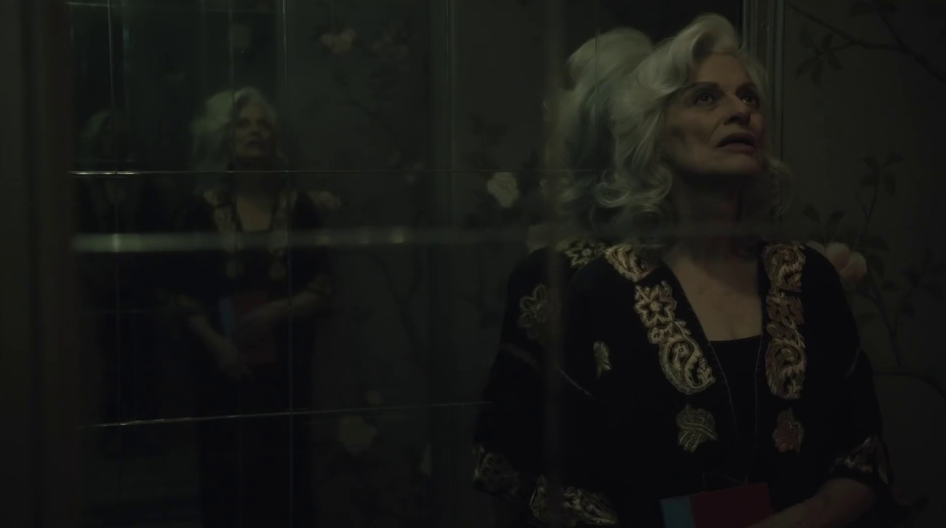 Mirrors (2013) —  shot,  lighting