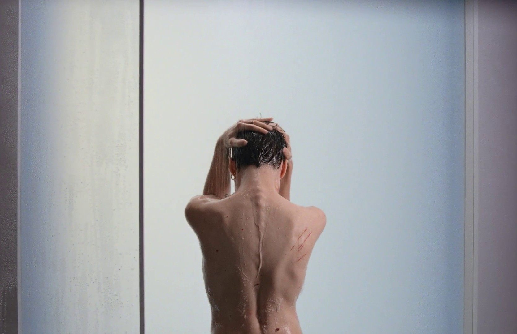 5 dollars (2018) —  shot,  lighting