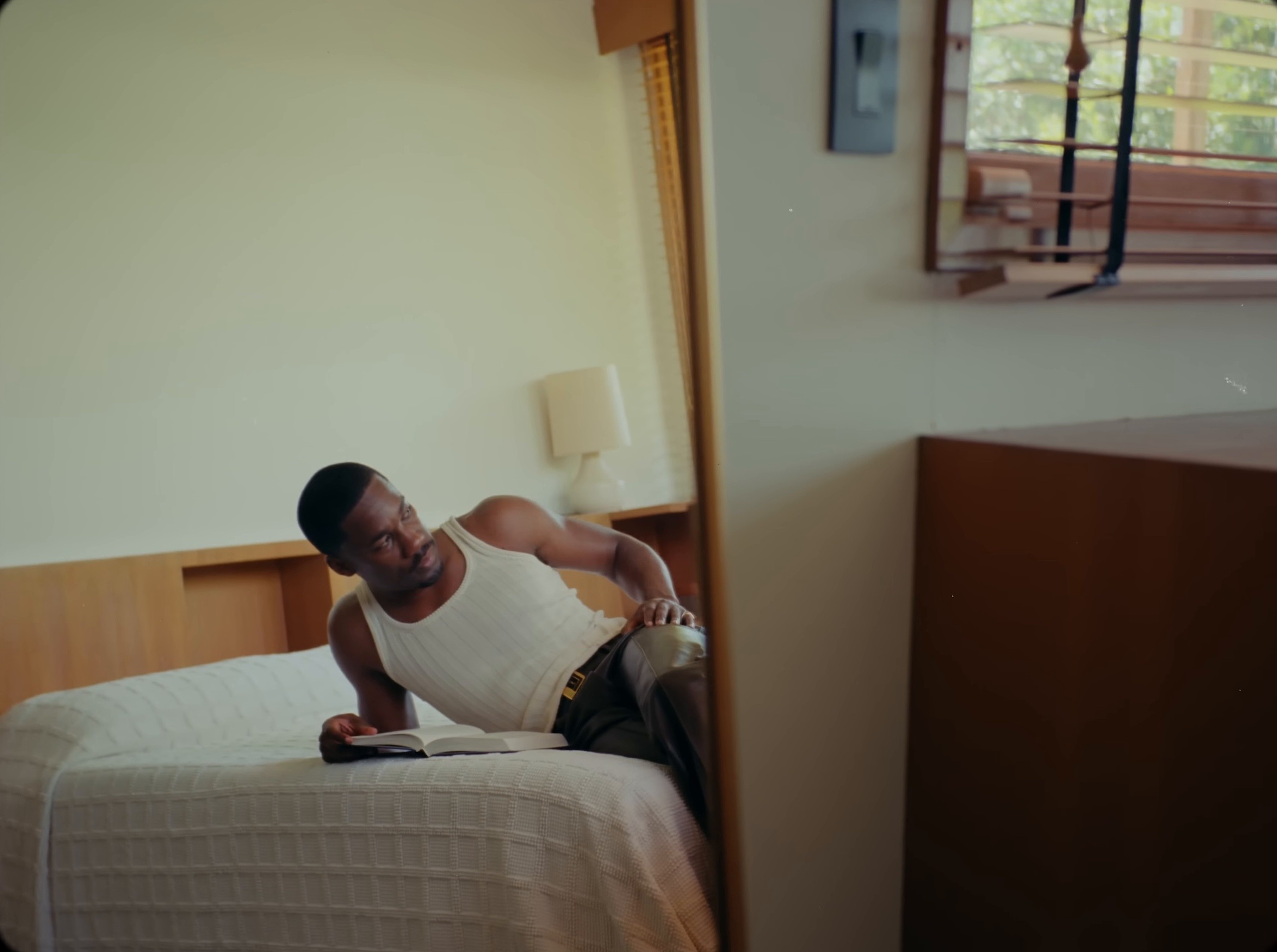 I CAN TELL  (2025) —  shot,  lighting