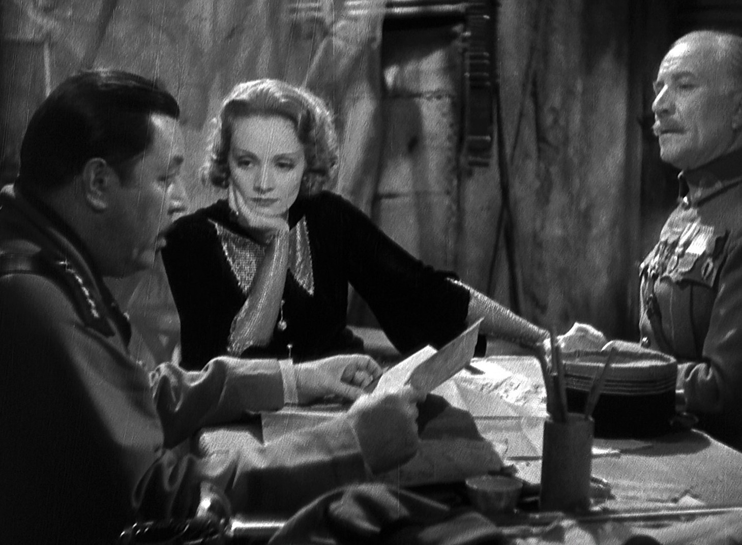 Shanghai Express (1932) —  shot,  lighting