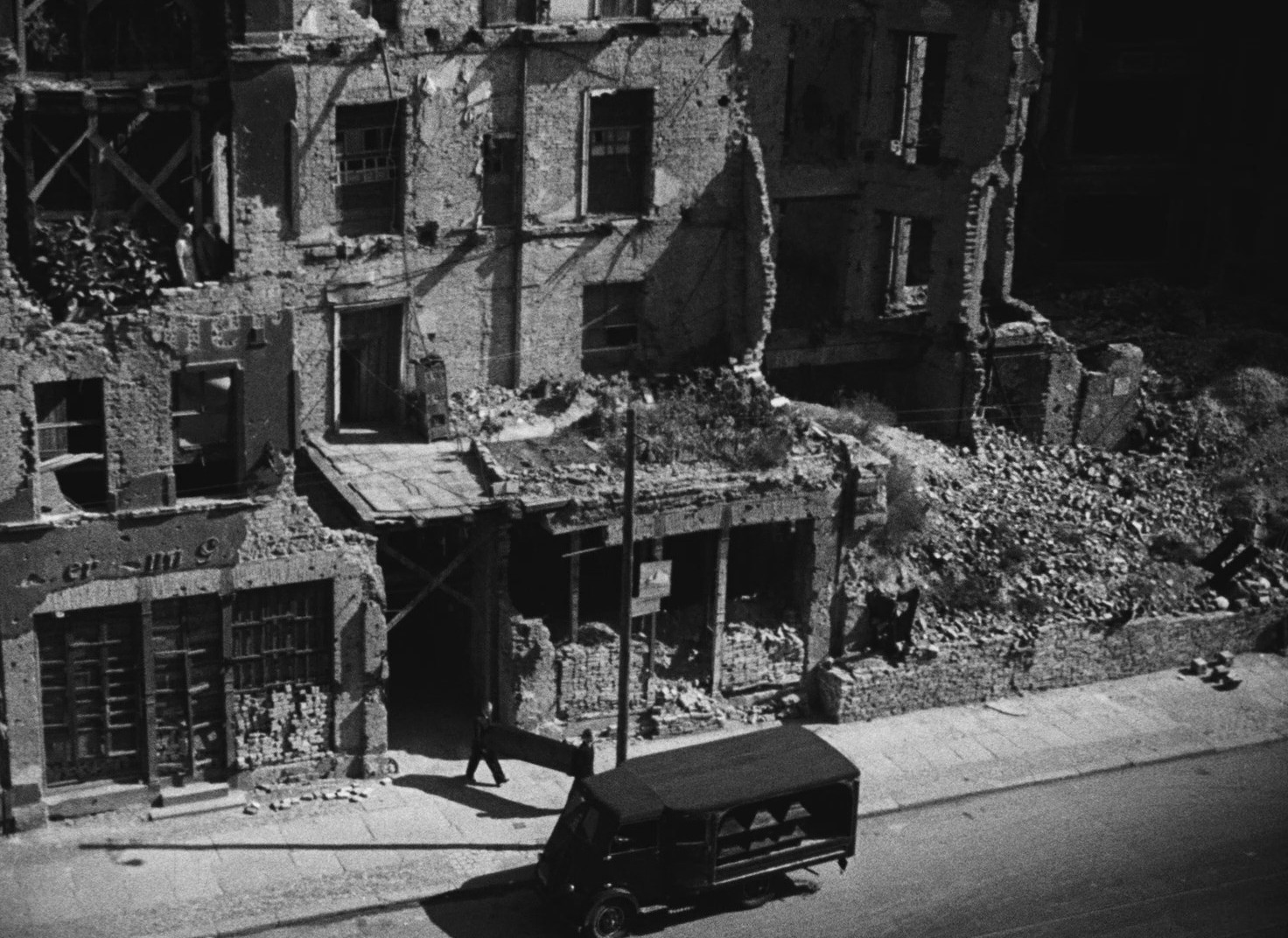 Germany Year Zero (1948) —  shot,  lighting