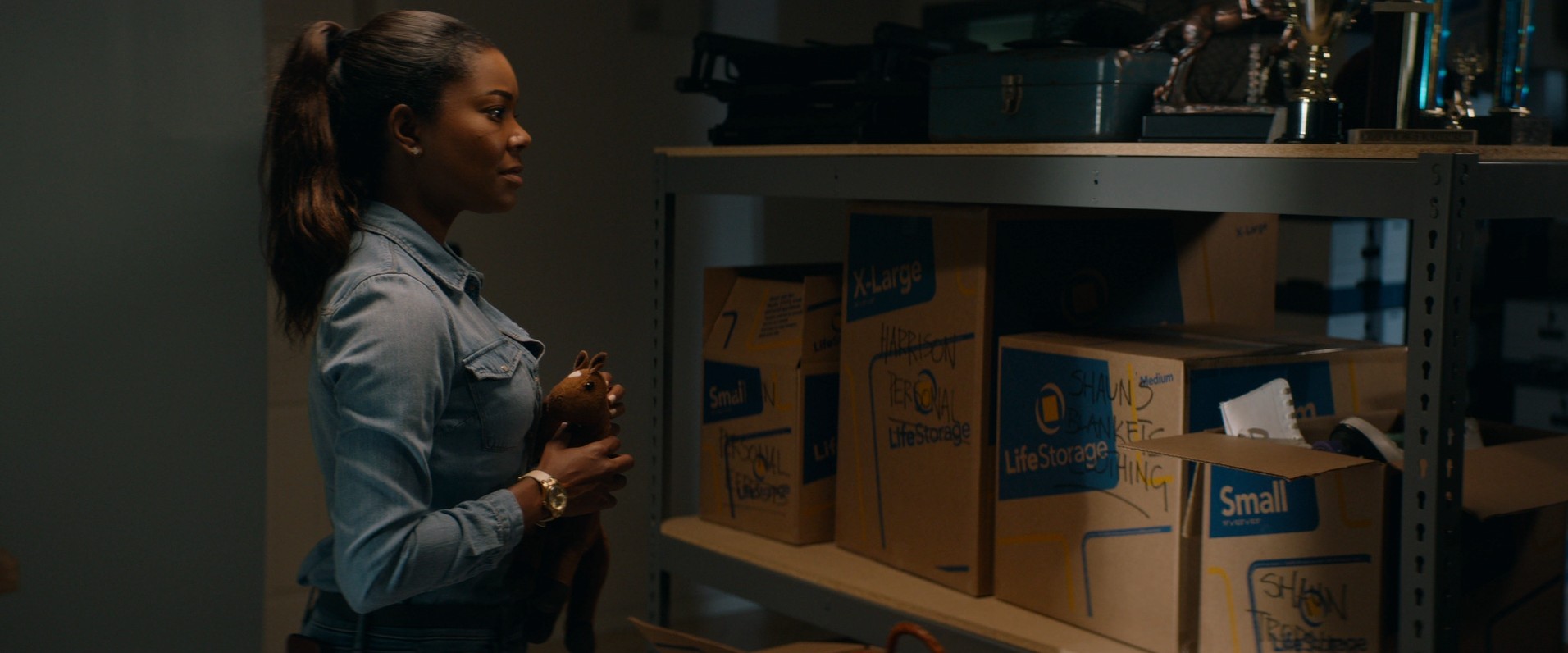 Breaking In (2018) —  shot,  lighting