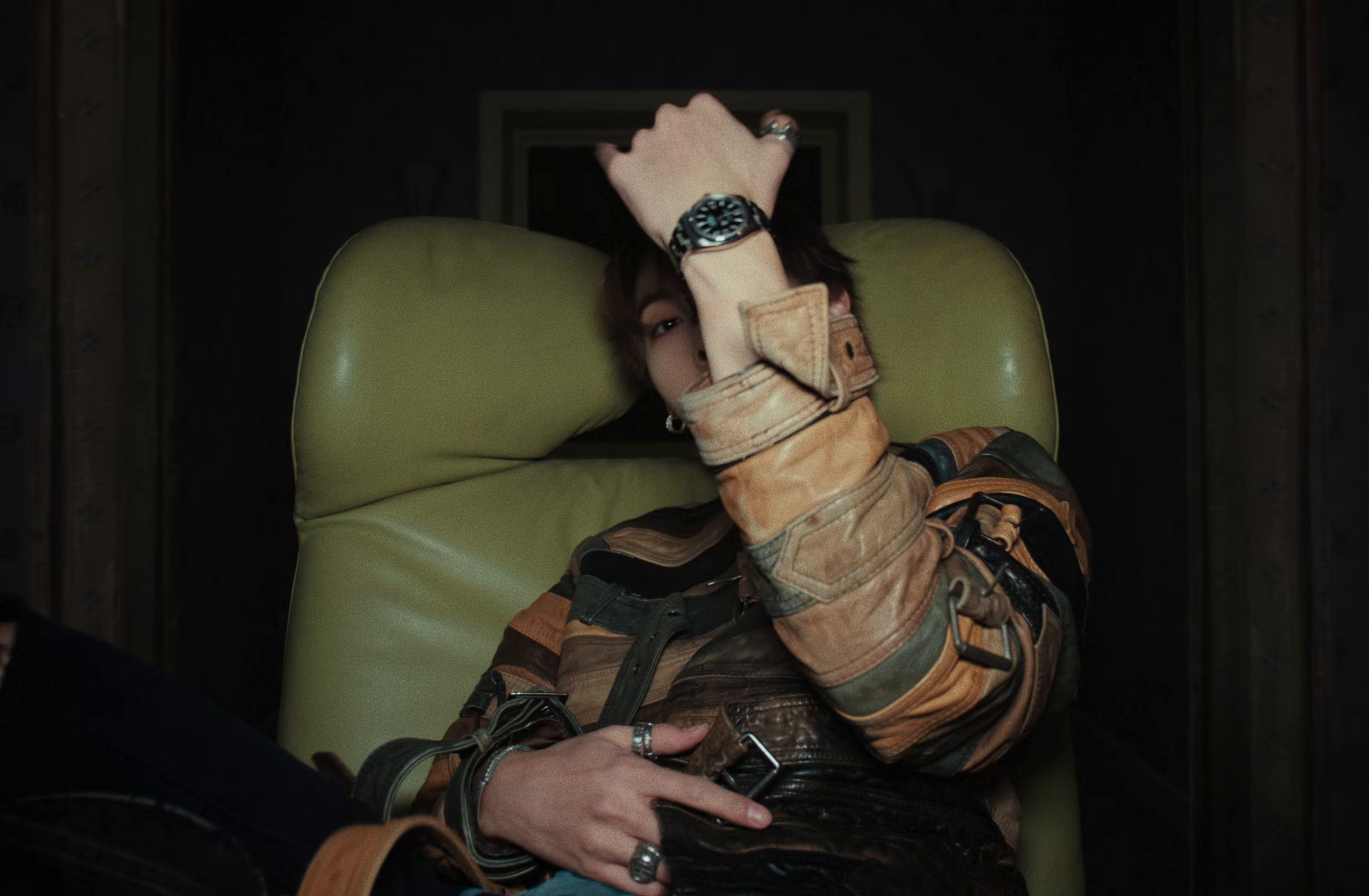 LOOK AT ME (2025) —  shot,  lighting