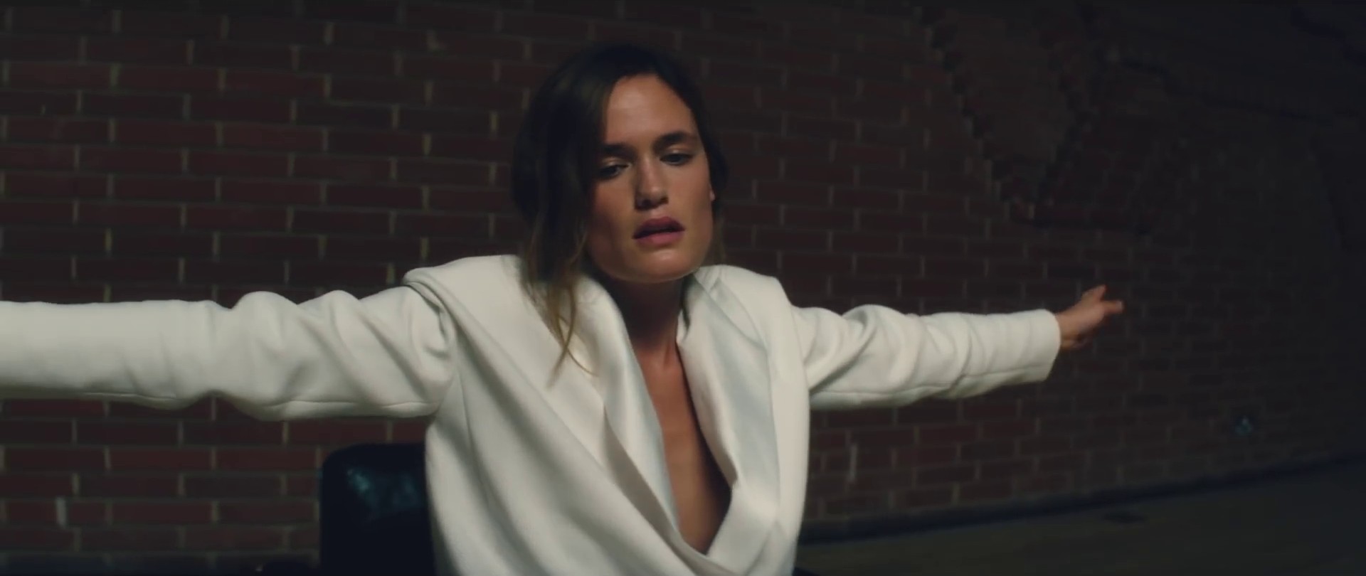 Weak (2015) —  shot,  lighting