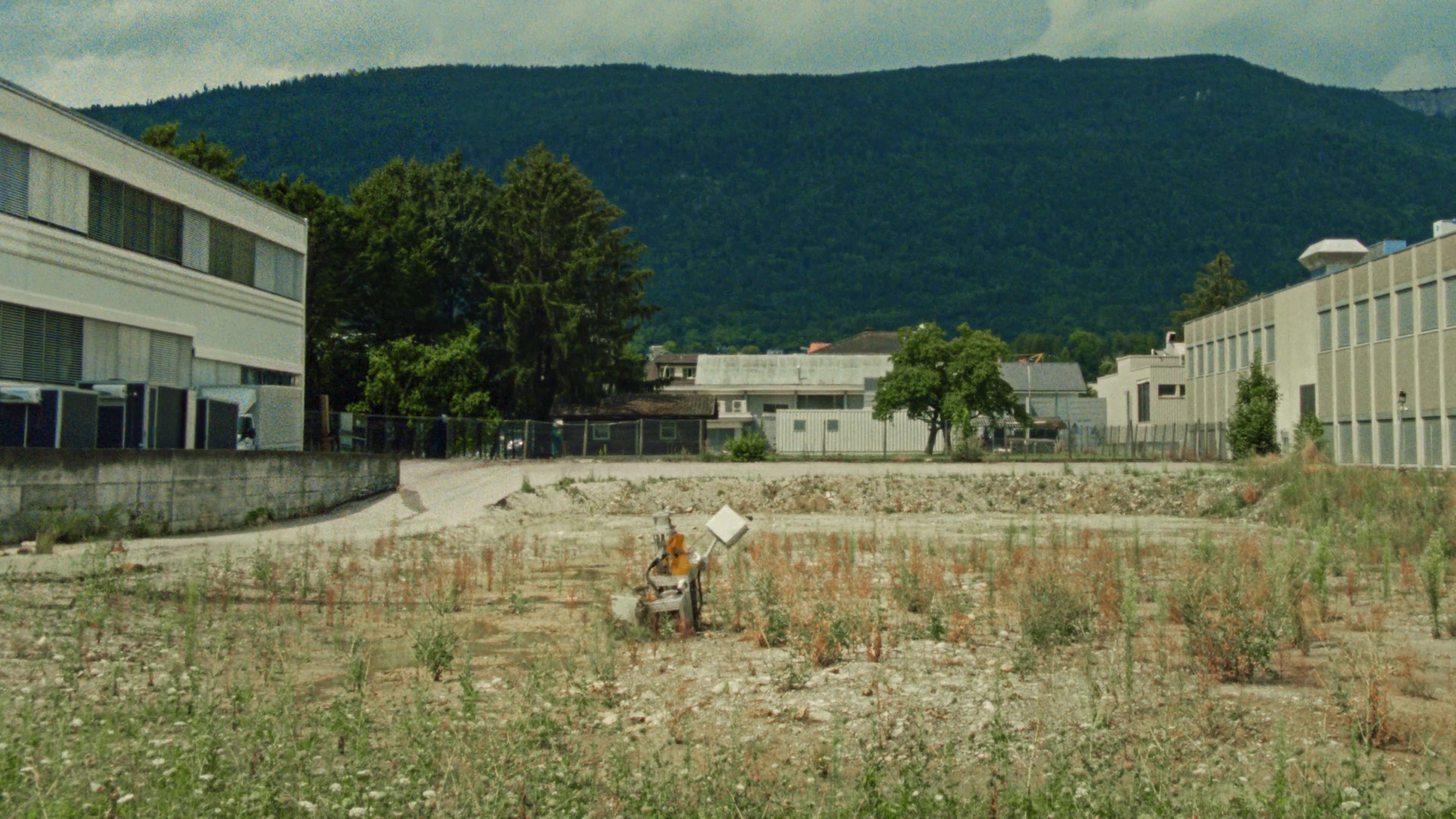 Rolf Hänggi - Small Things (DC) (2025) —  shot,  lighting