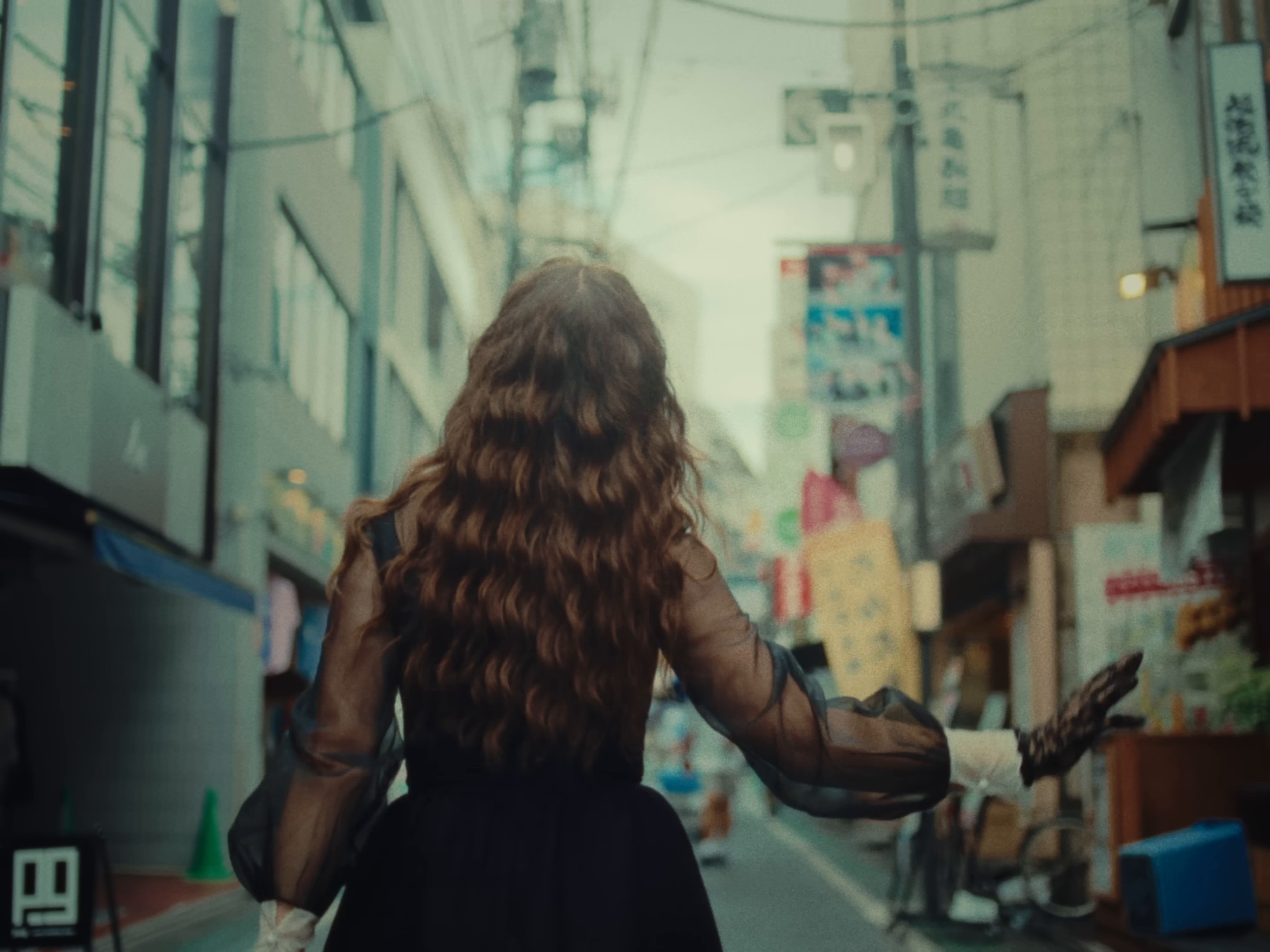 Lover Girl  (2025) —  shot,  lighting