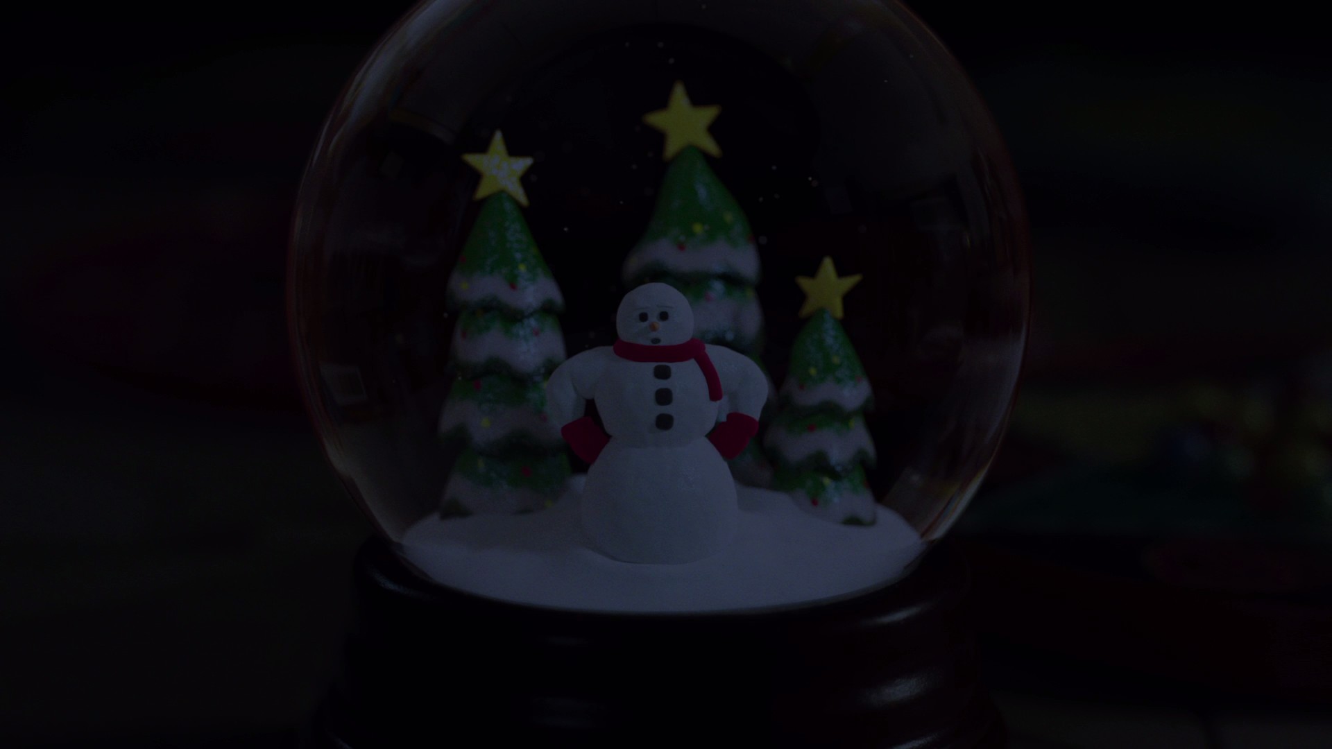 A Merry Friggin' Christmas (2014) —  shot,  lighting