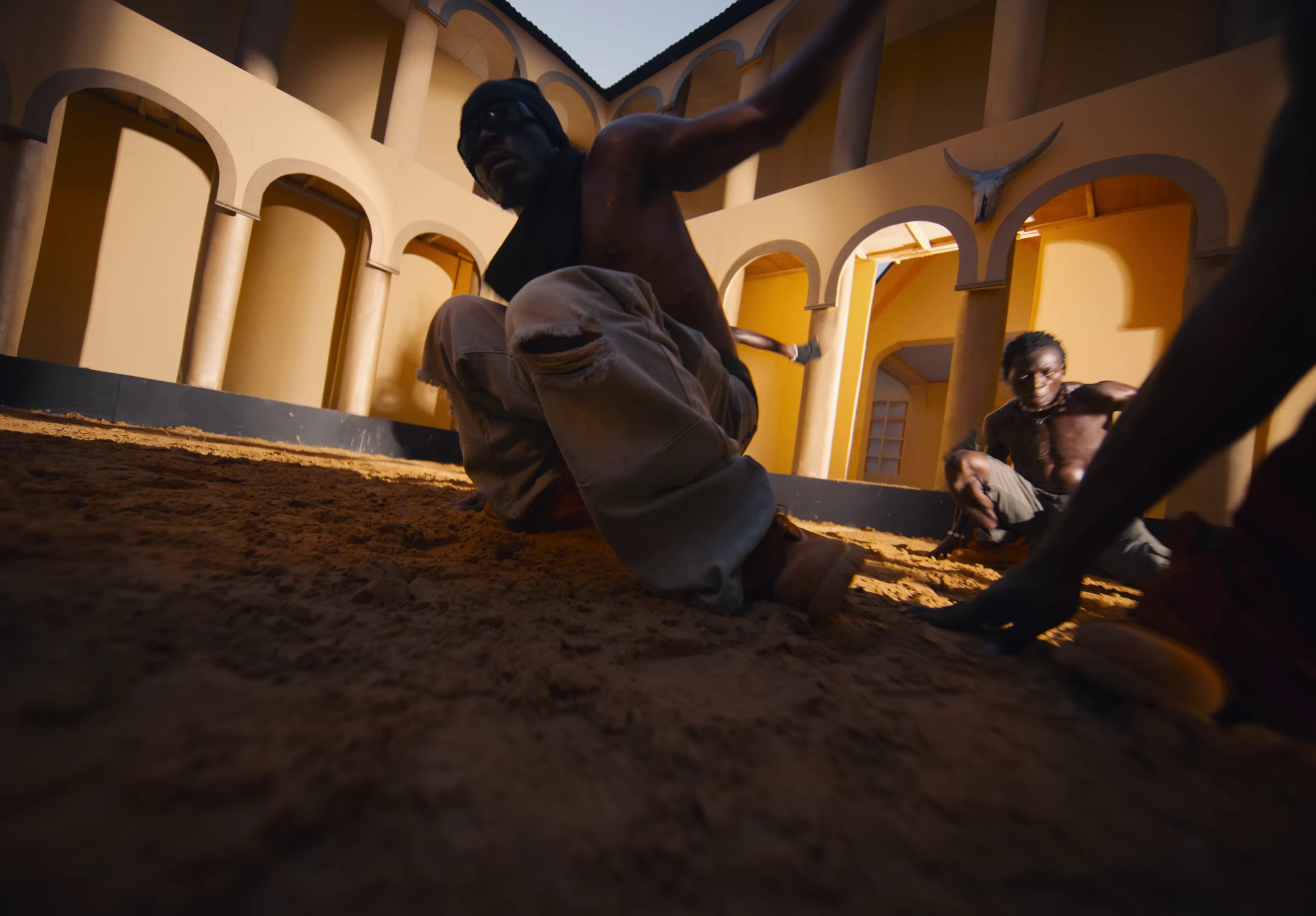 Giza  (2023) —  shot,  lighting