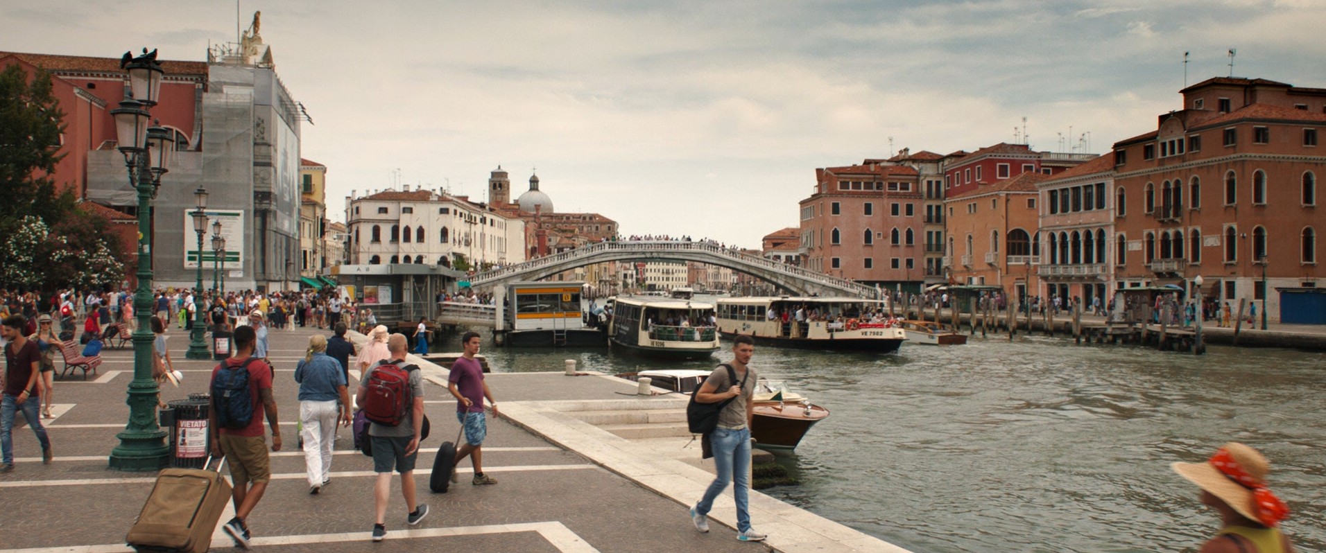 The 15:17 to Paris (2018) —  shot,  lighting