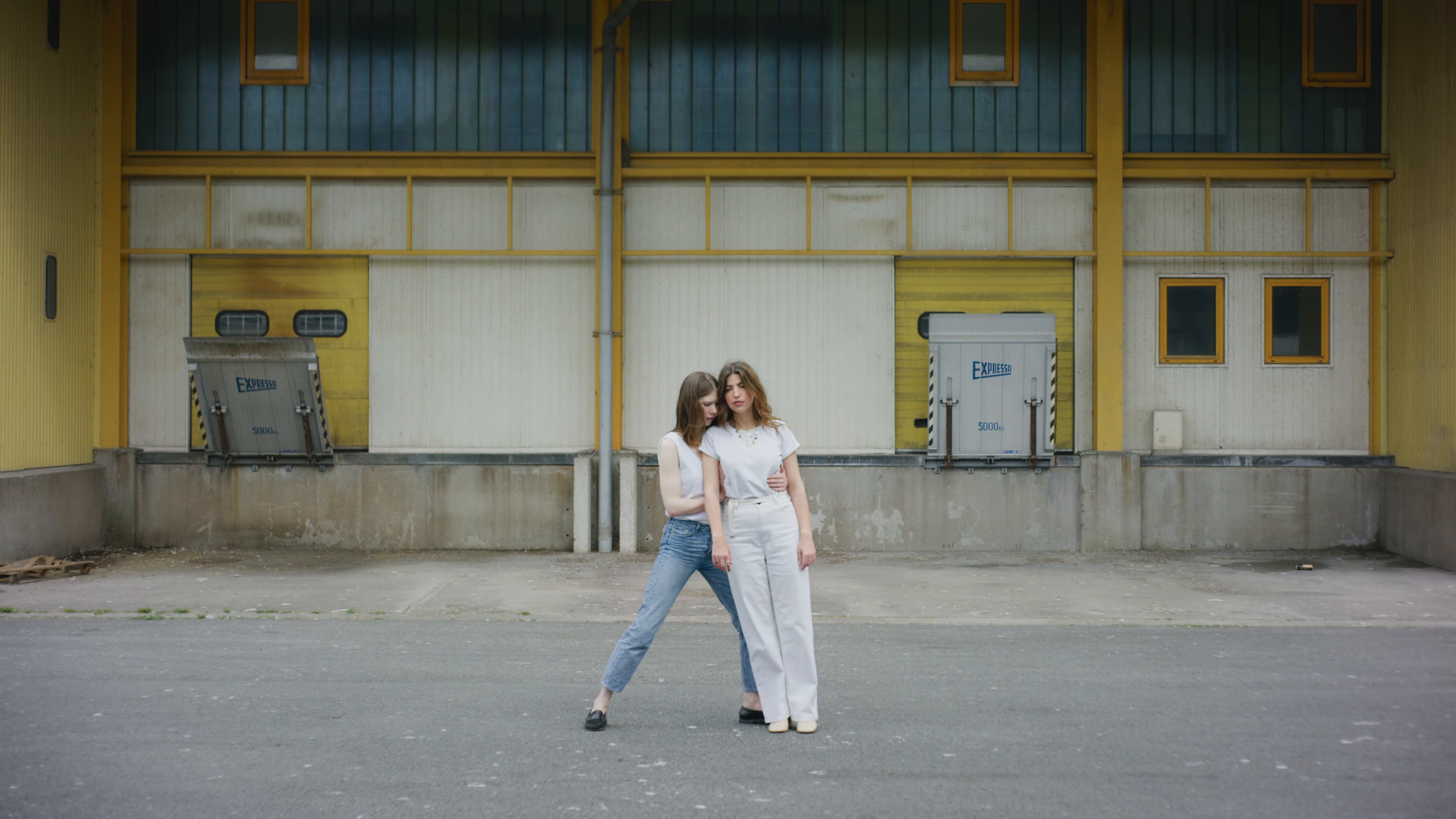 Mon épaule (2024) —  shot,  lighting