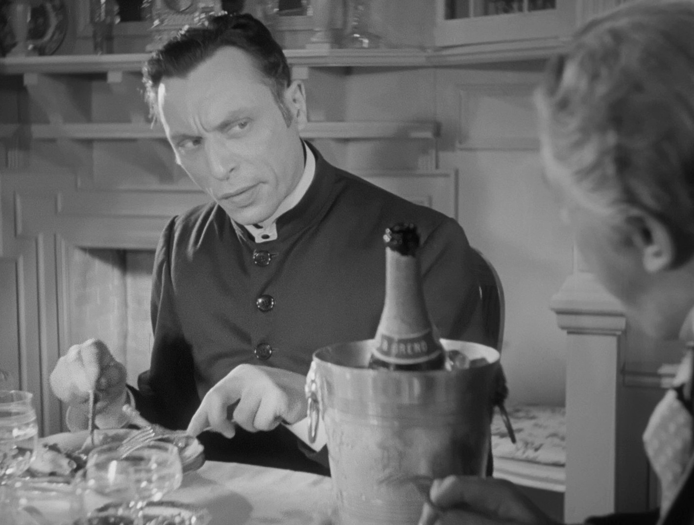 Bizarre, Bizarre (1937) —  shot,  lighting