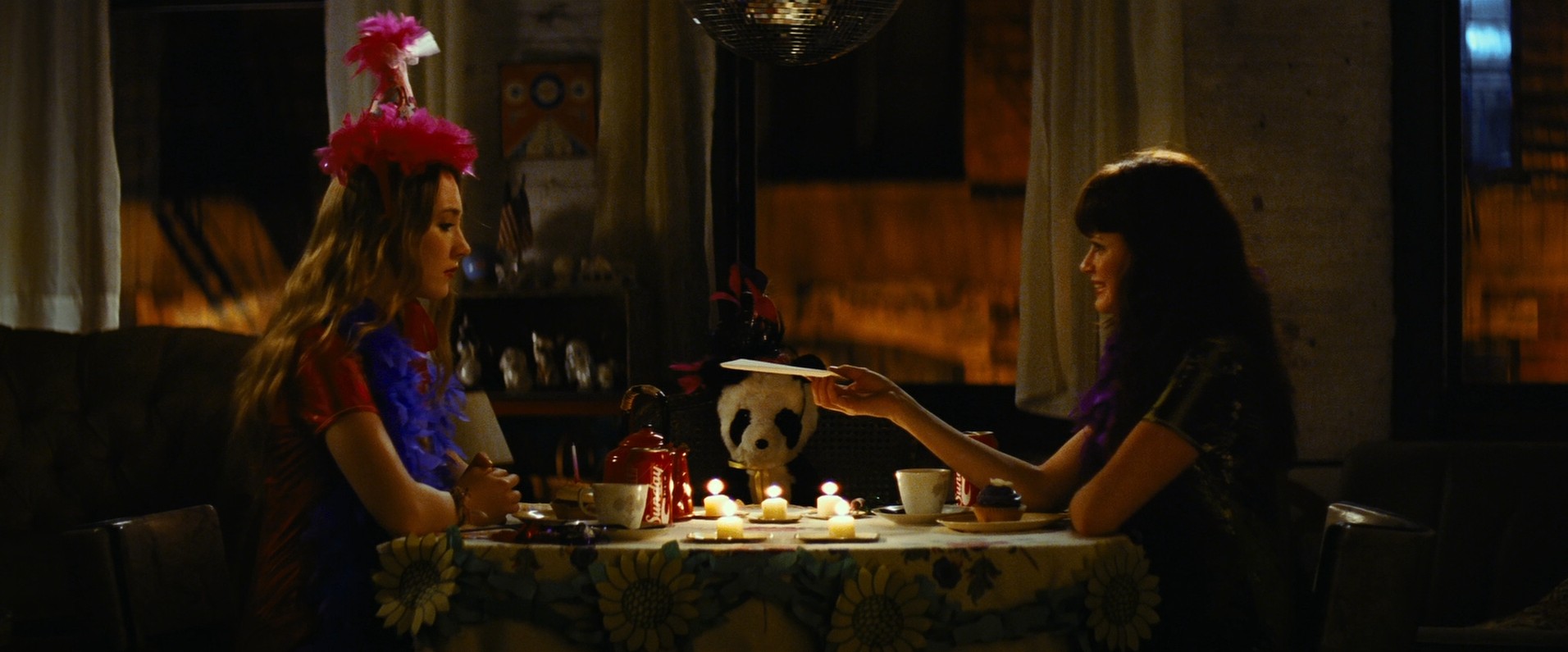 Violet & Daisy (2011) —  shot,  lighting