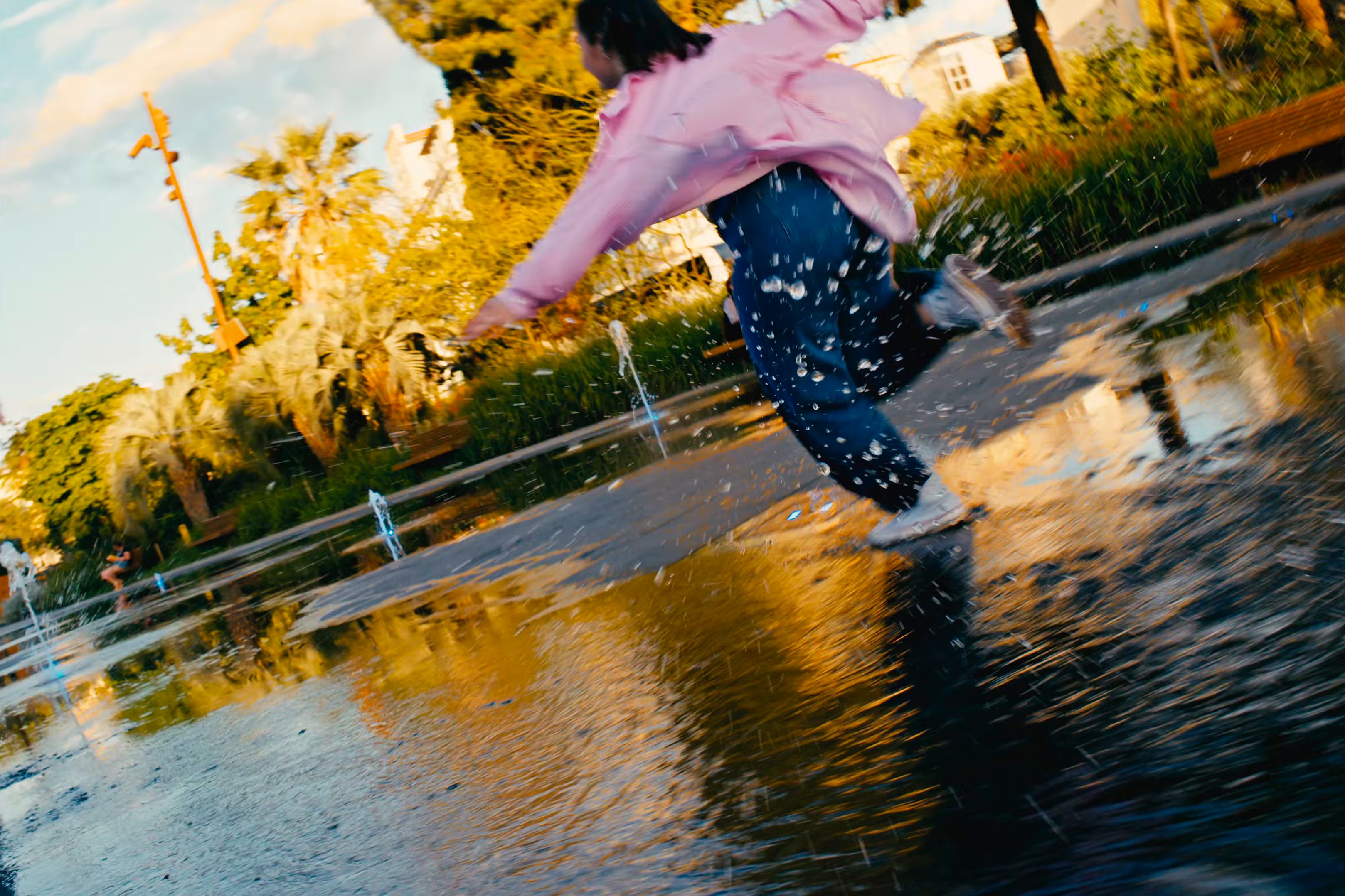 COULEUR PAMPLEMOUSSE (2024) —  shot,  lighting