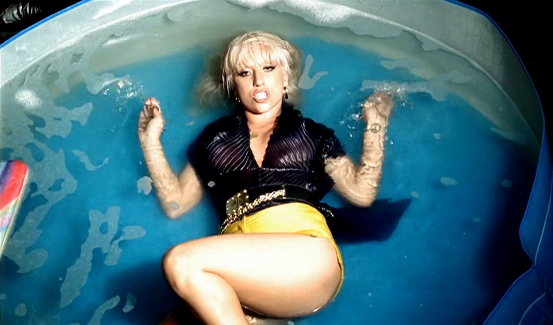 Just Dance (2008) —  shot,  lighting