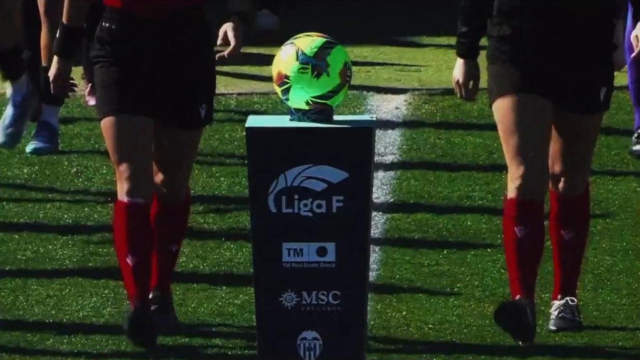 LIGA F: Here it Comes (2025) —  shot,  lighting