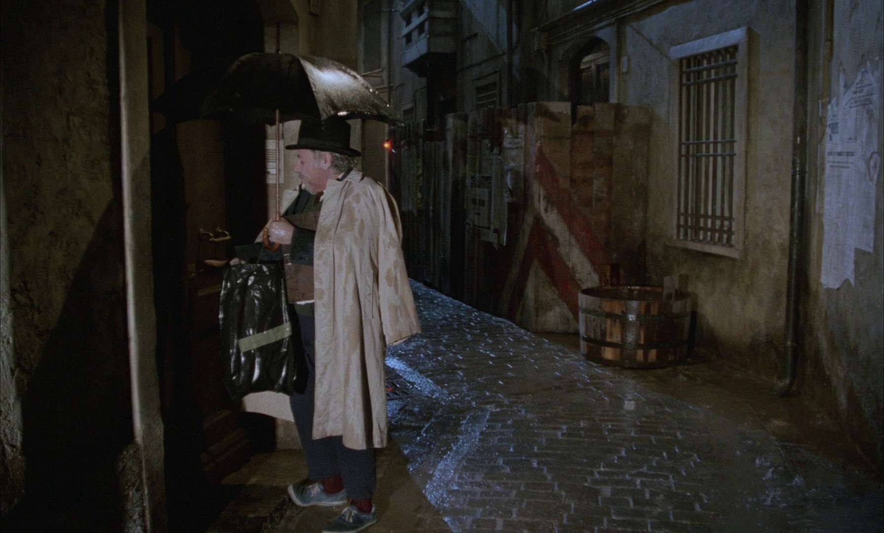 The Voice of the Moon (1990) —  shot,  lighting