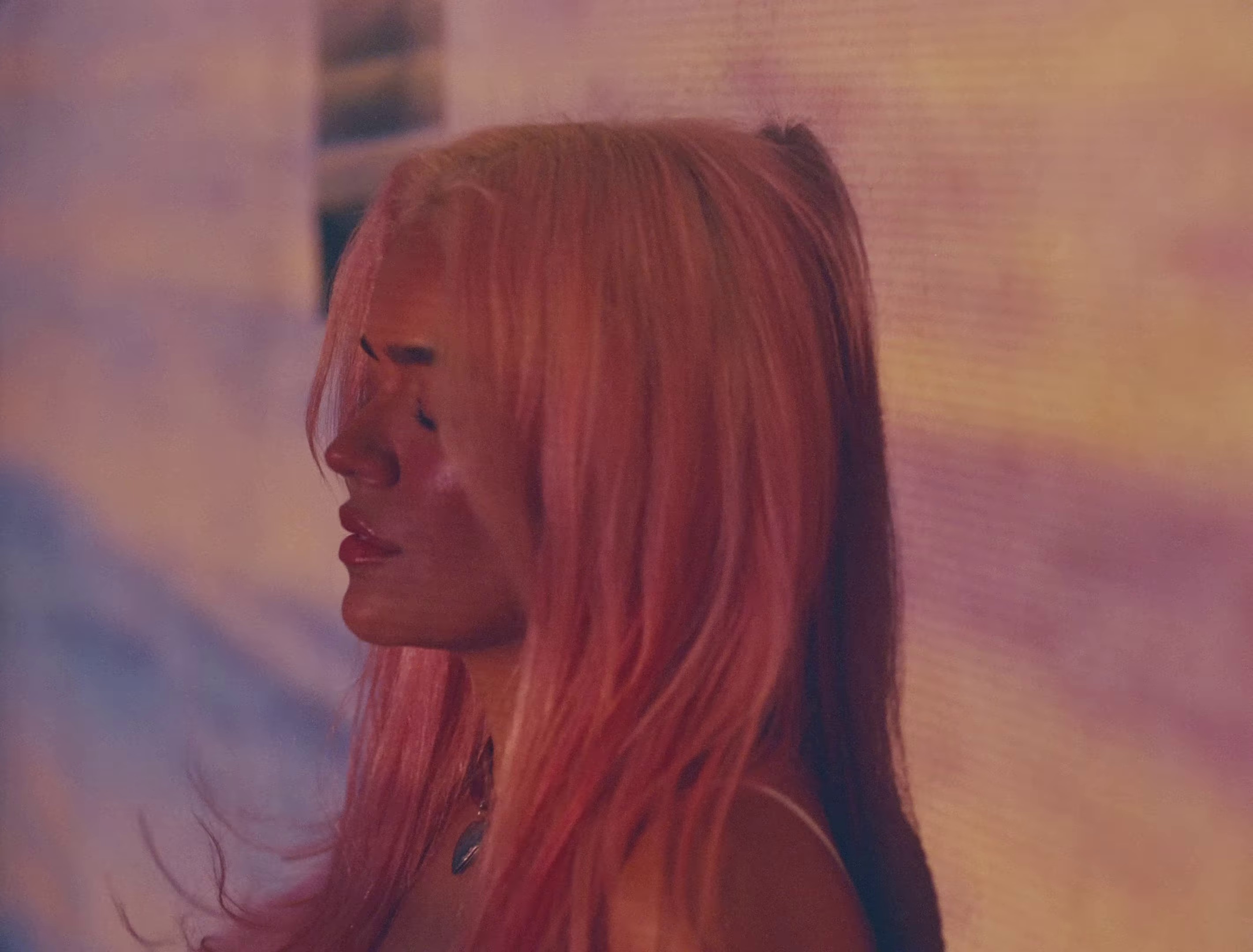 CONTIGO (2024) —  shot,  lighting