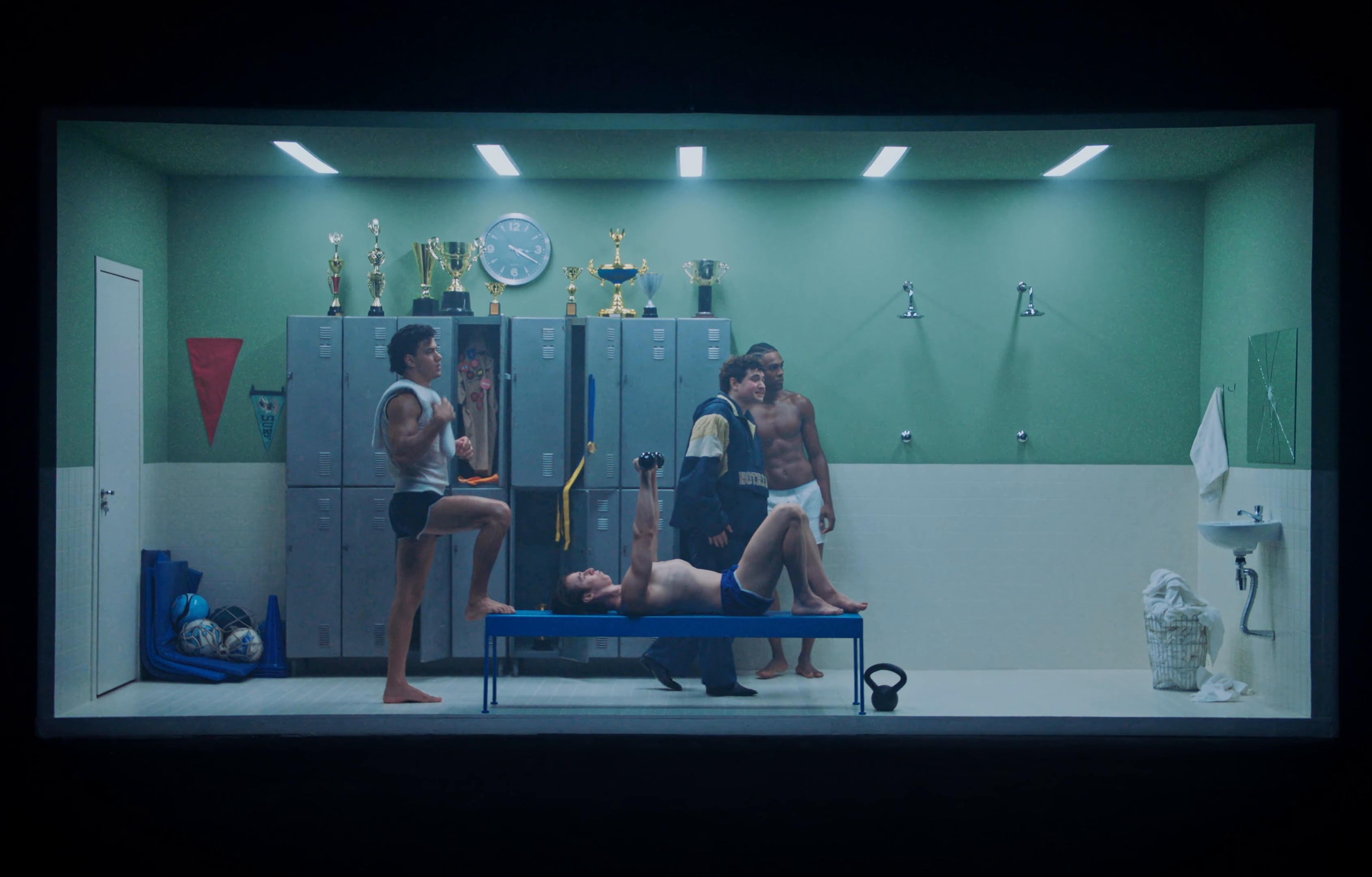 TODO HOMEM FAZ  (2025) —  shot,  lighting