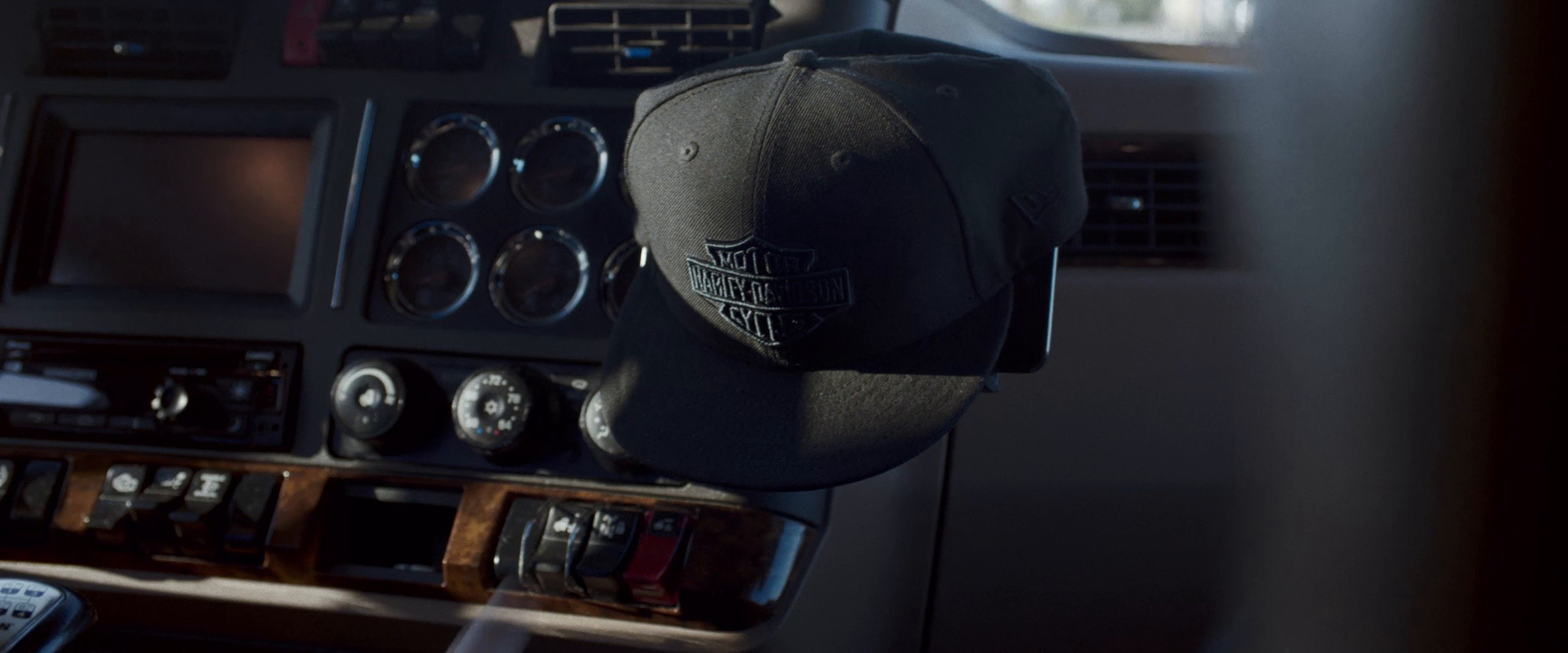 KeepTruckin (Spot) Director's Cut (2021) —  shot,  lighting