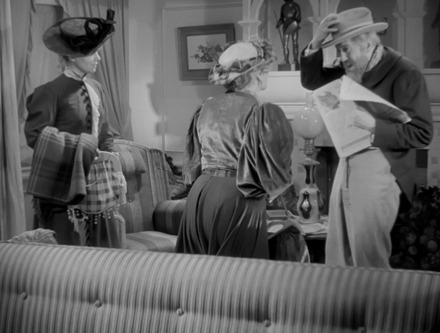 Bizarre, Bizarre (1937) —  shot,  lighting
