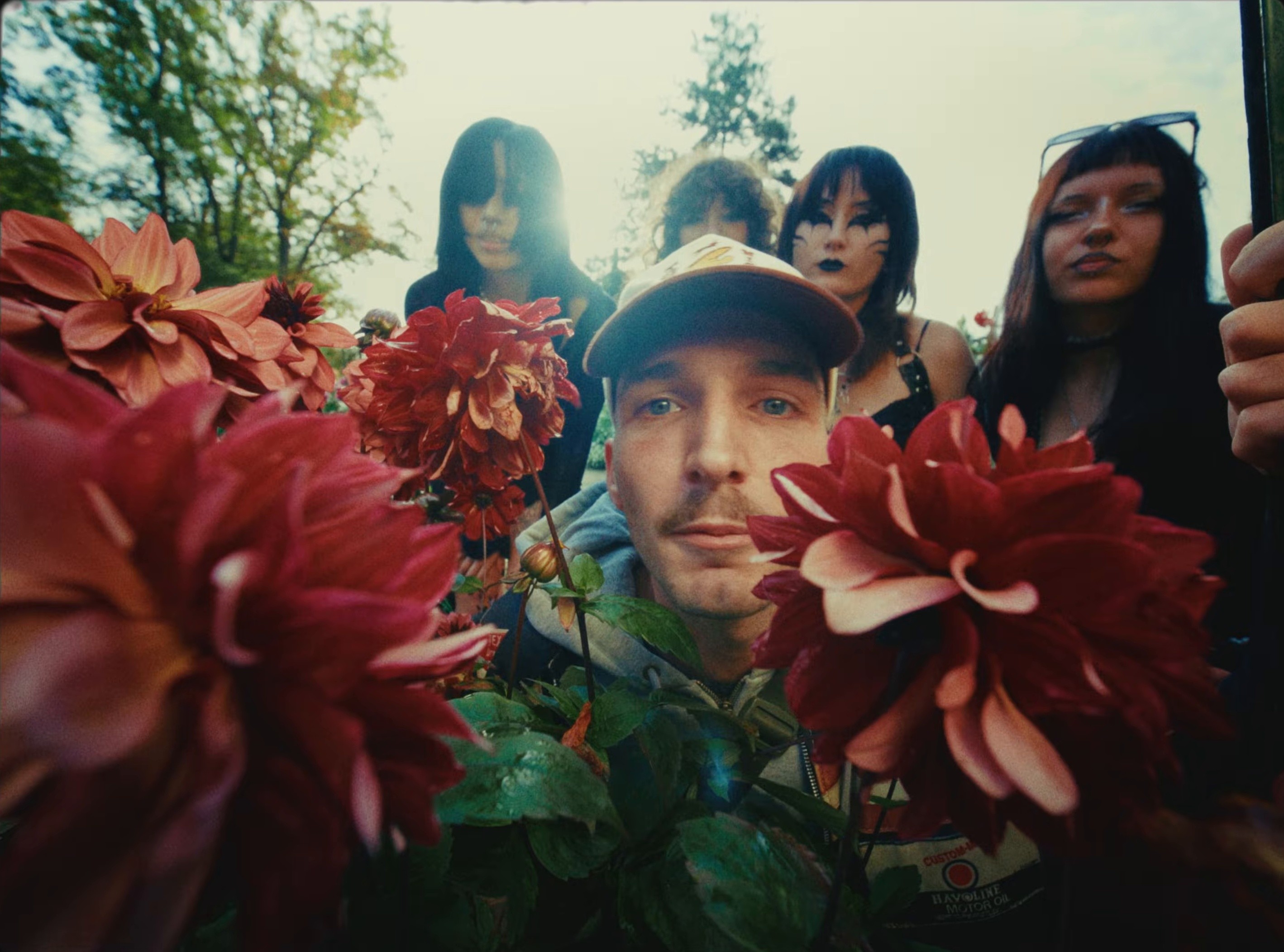 mec toxique (2025) —  shot,  lighting