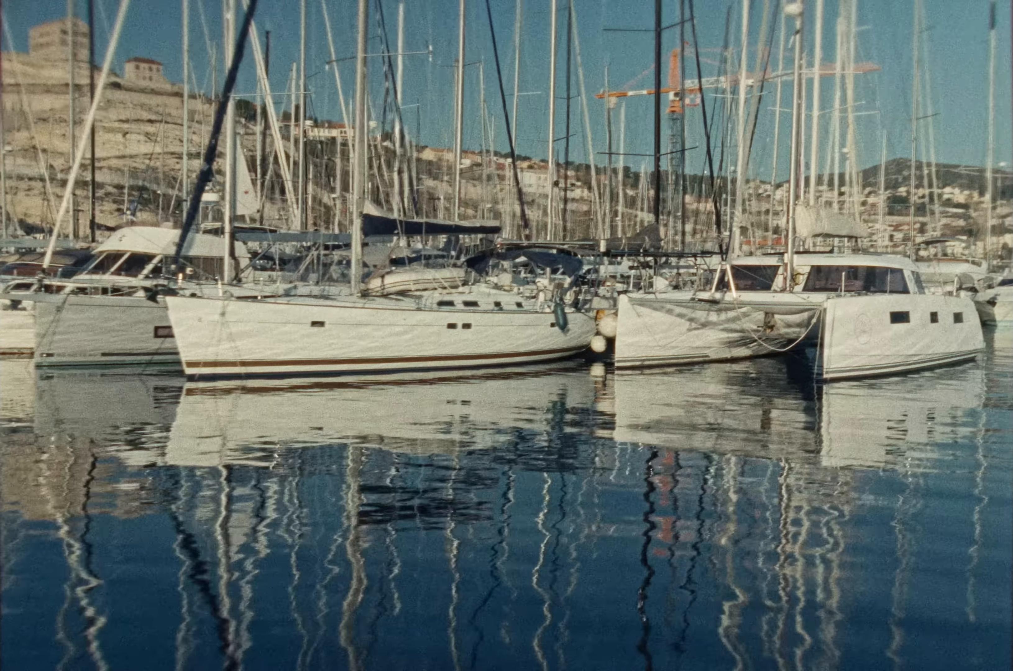 Aux Deux Fêlés (2025) —  shot,  lighting