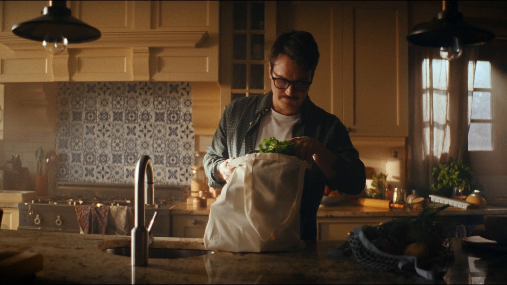 Aliments du Québec - Bye bye 2023 (2024) —  shot,  lighting