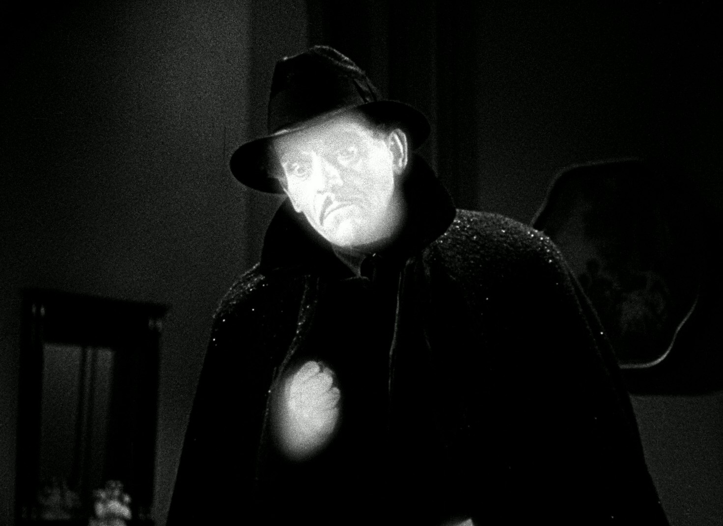 The Phantom Creeps (1939) —  shot,  lighting