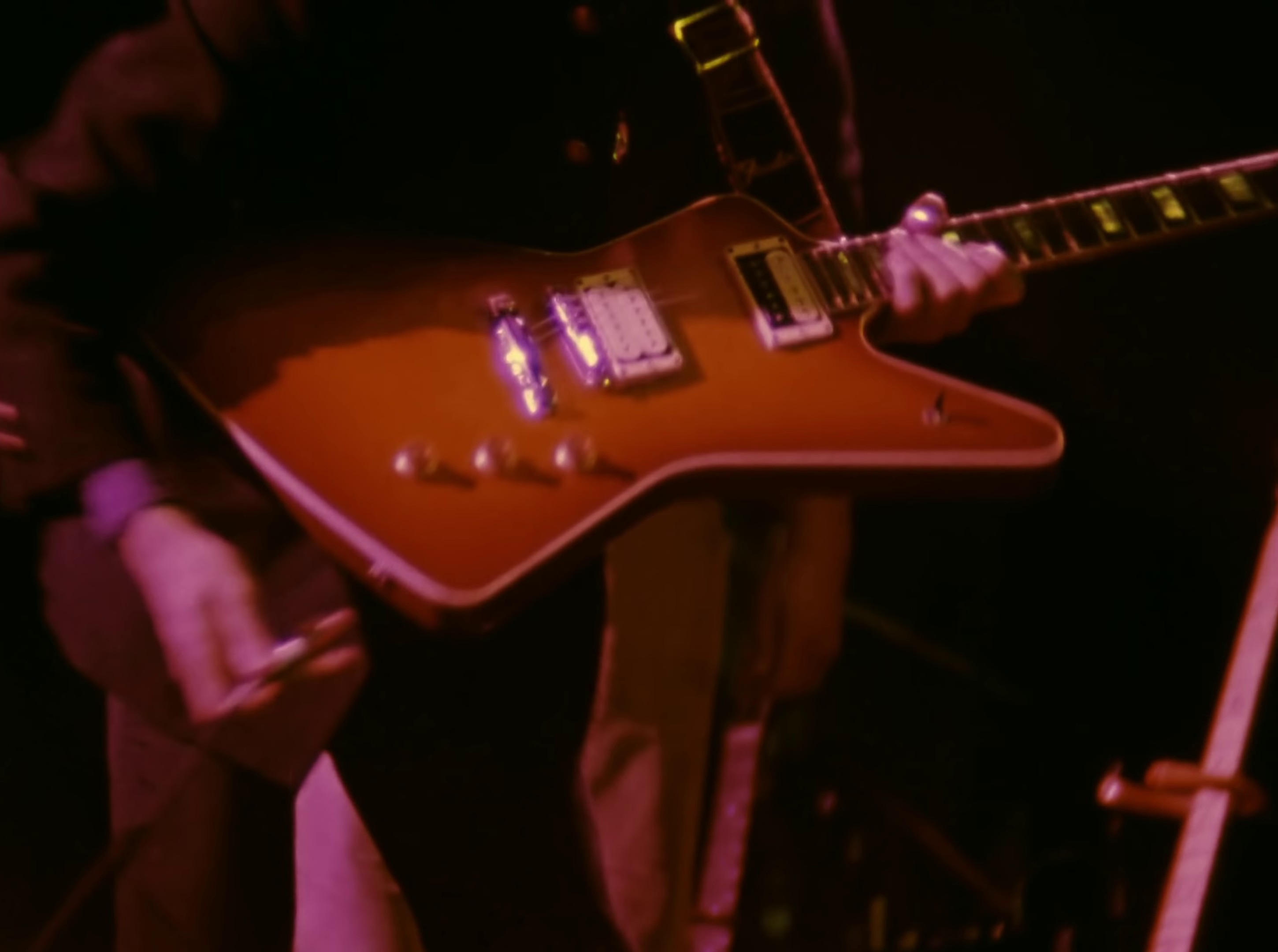 Message In A Bottle (1992) —  shot,  lighting