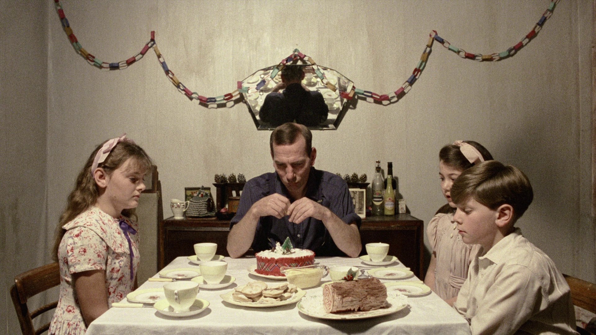 Distant Voices, Still Lives (1988) —  shot,  lighting