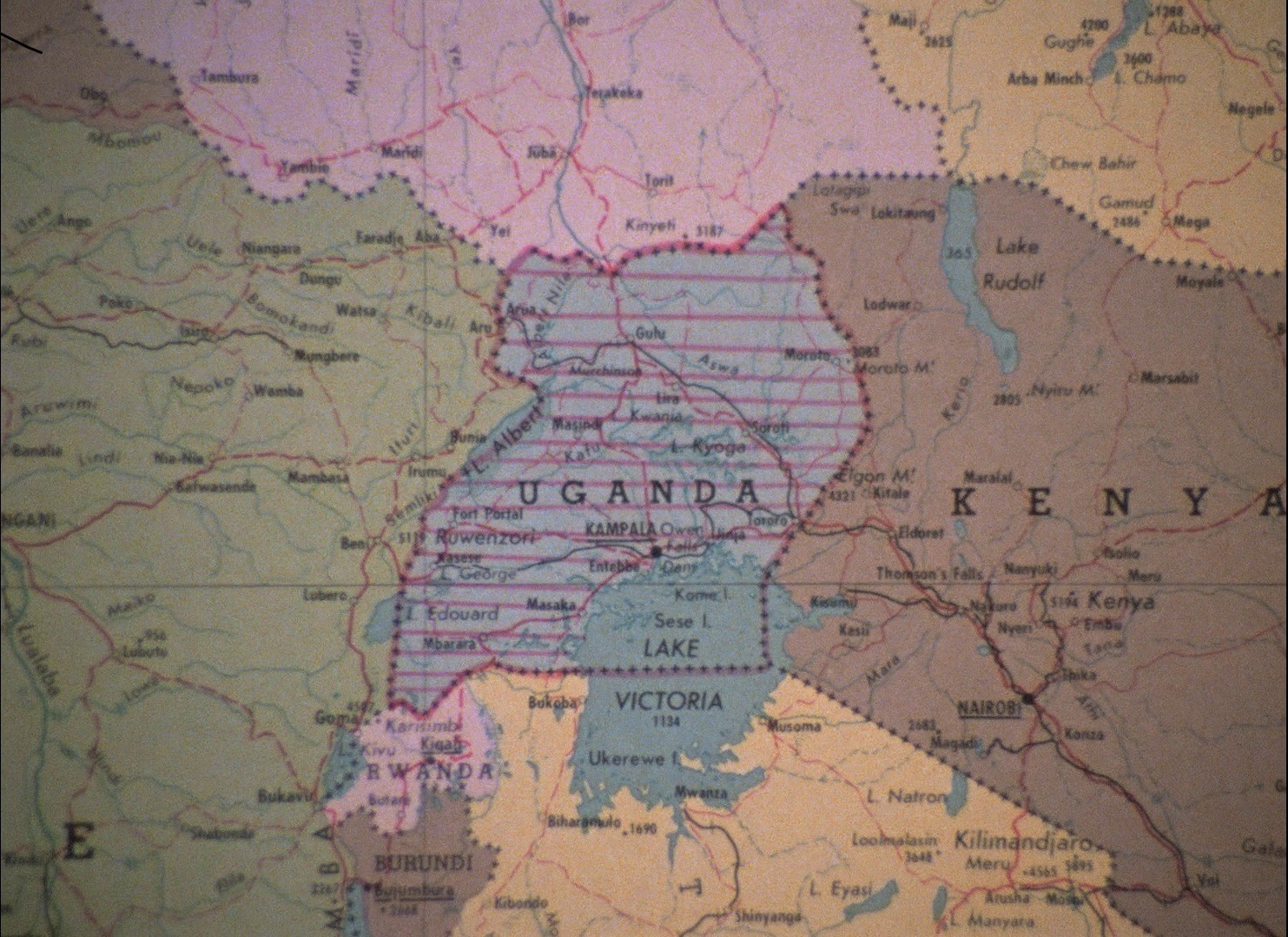 General Idi Amin Dada (1974) —  shot,  lighting