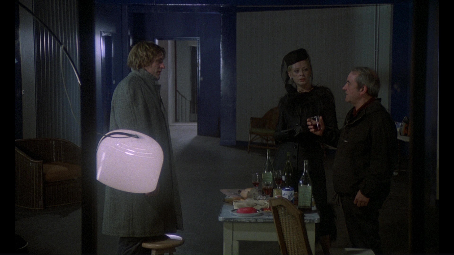 Buffet froid (1979) —  shot,  lighting