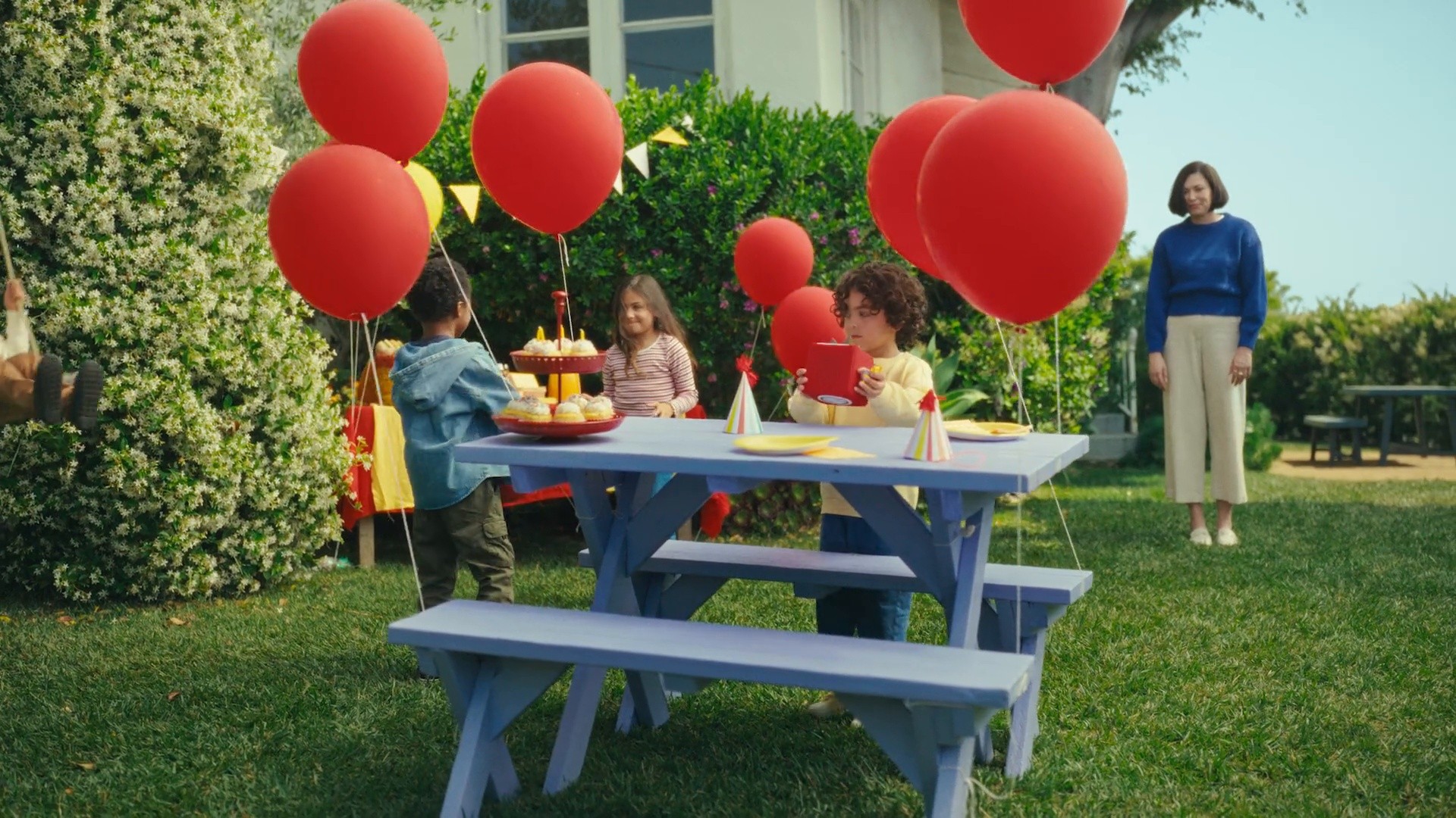 TONIES_HOLIDAY24_OLAF_WINNIE_60s_1080p_16x9_H264_DIGITAL (2024) —  shot,  lighting