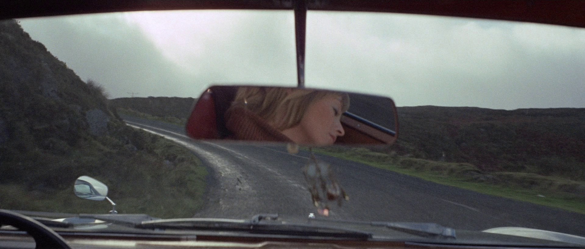 Images (1972) —  shot,  lighting