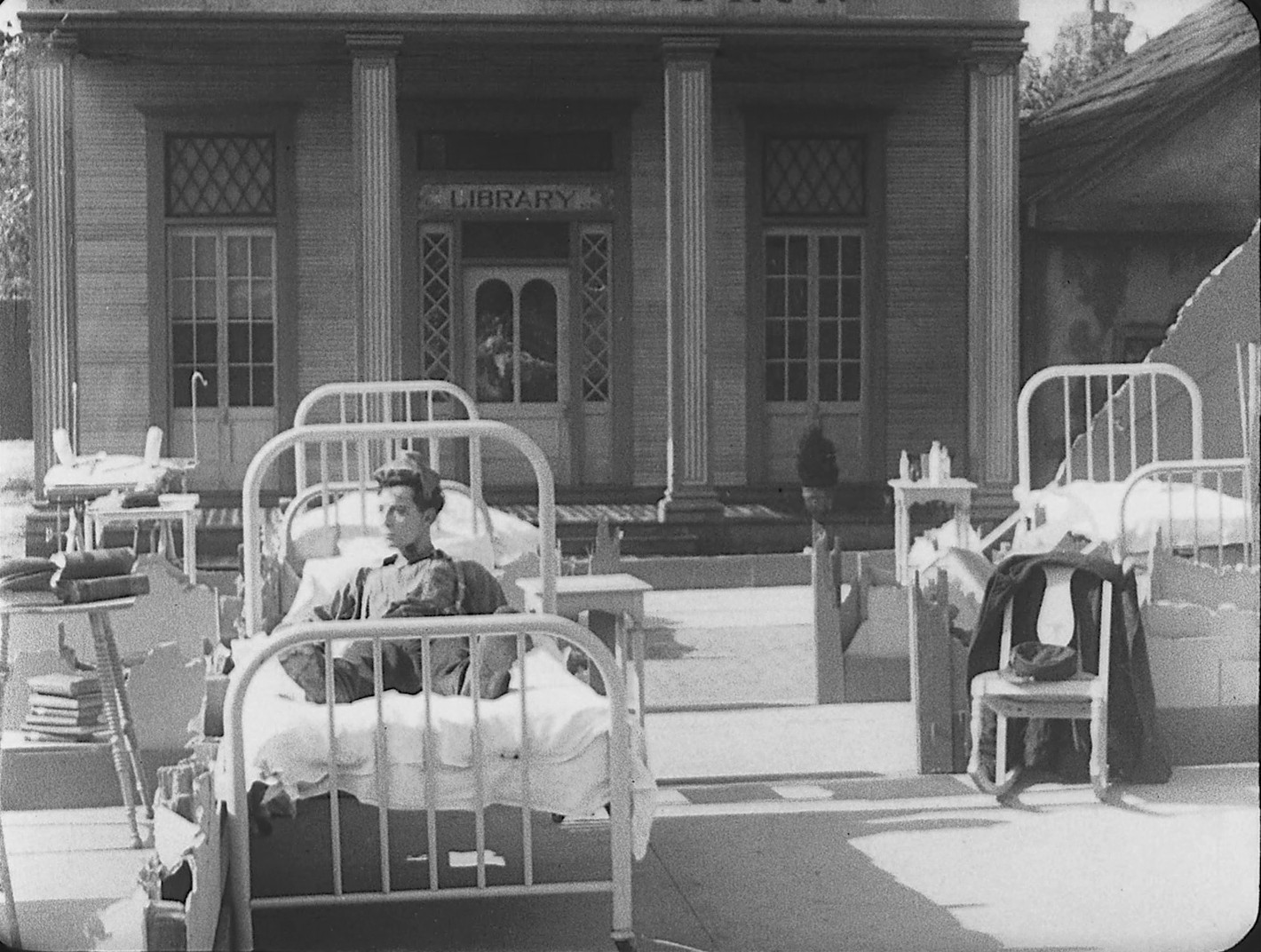 Steamboat Bill, Jr. (1928) —  shot,  lighting